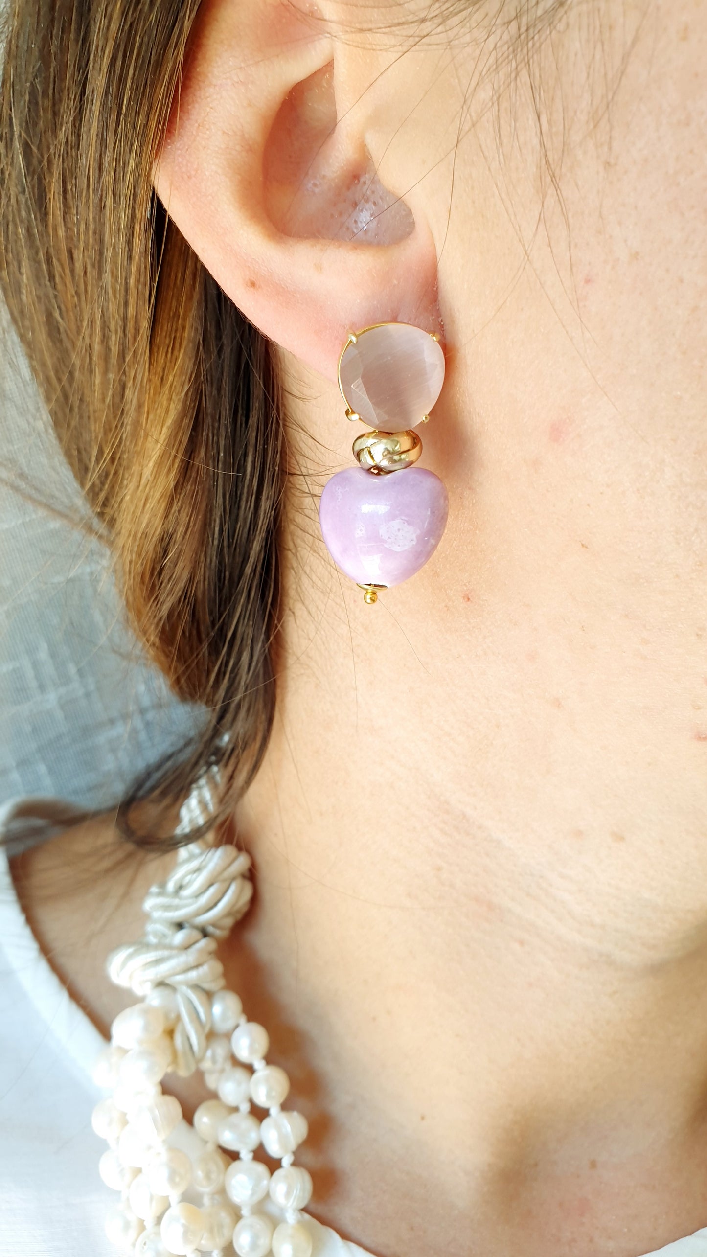 Orecchini in occhio di gatto e ceramica.