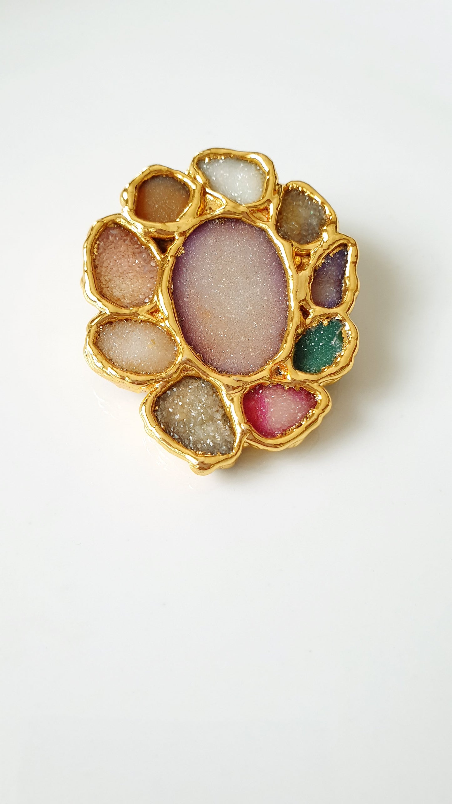 Spilla placcata oro con drusa di agata