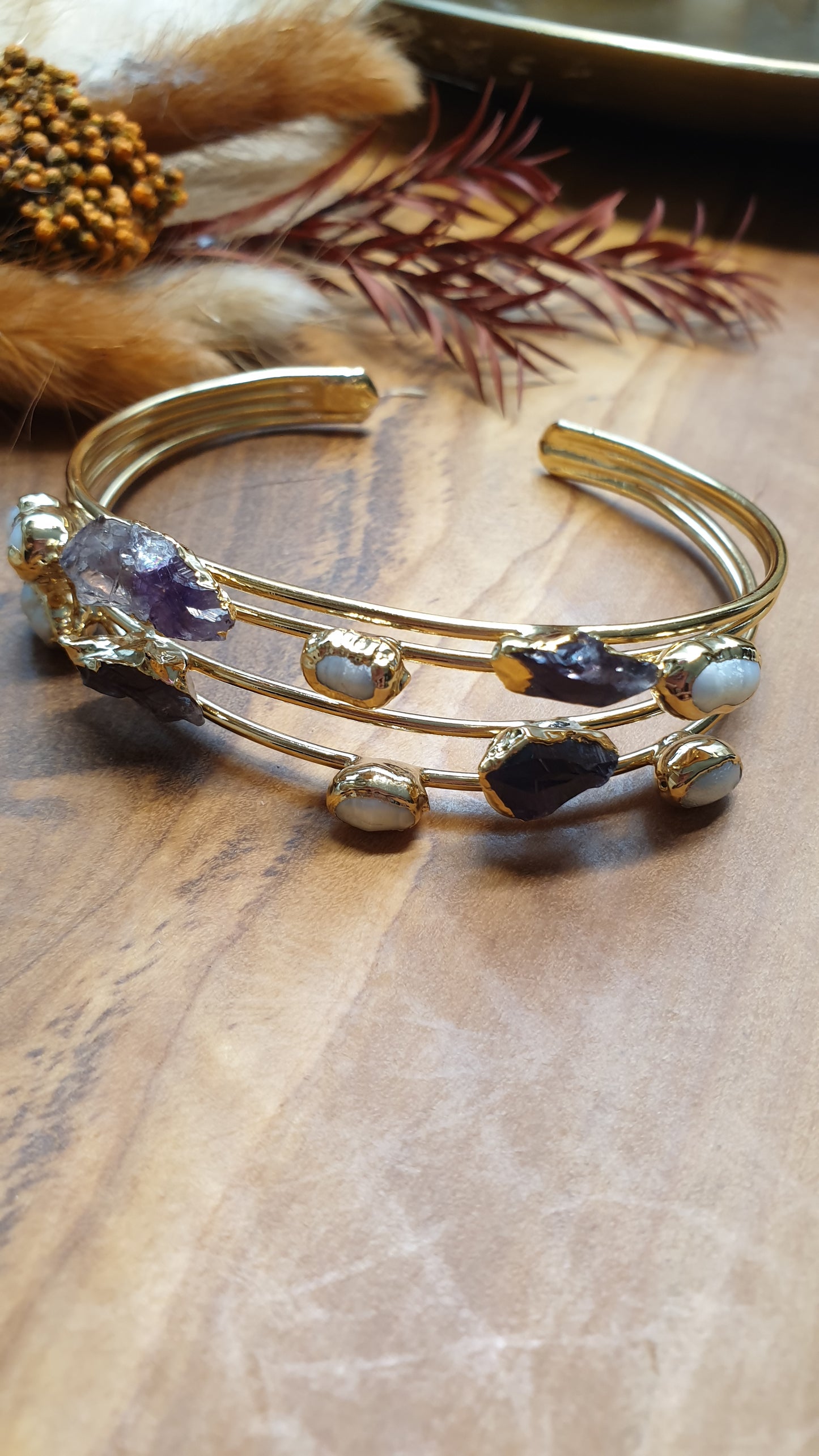 Bracciale in ottone con perle e pietre