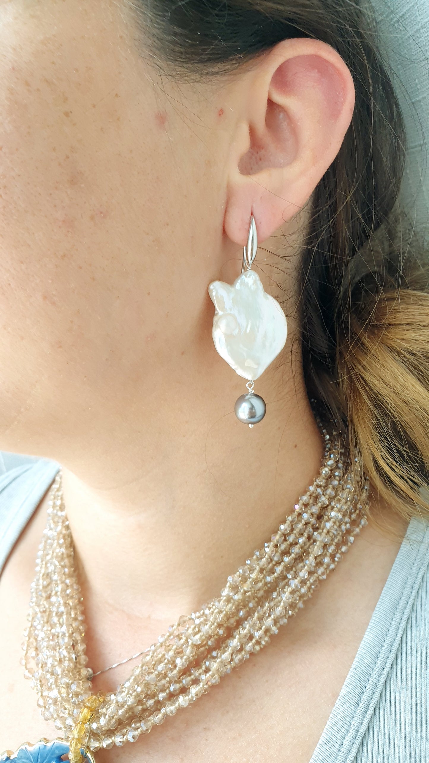 Orecchini in argento 925 con cammeo e perla.