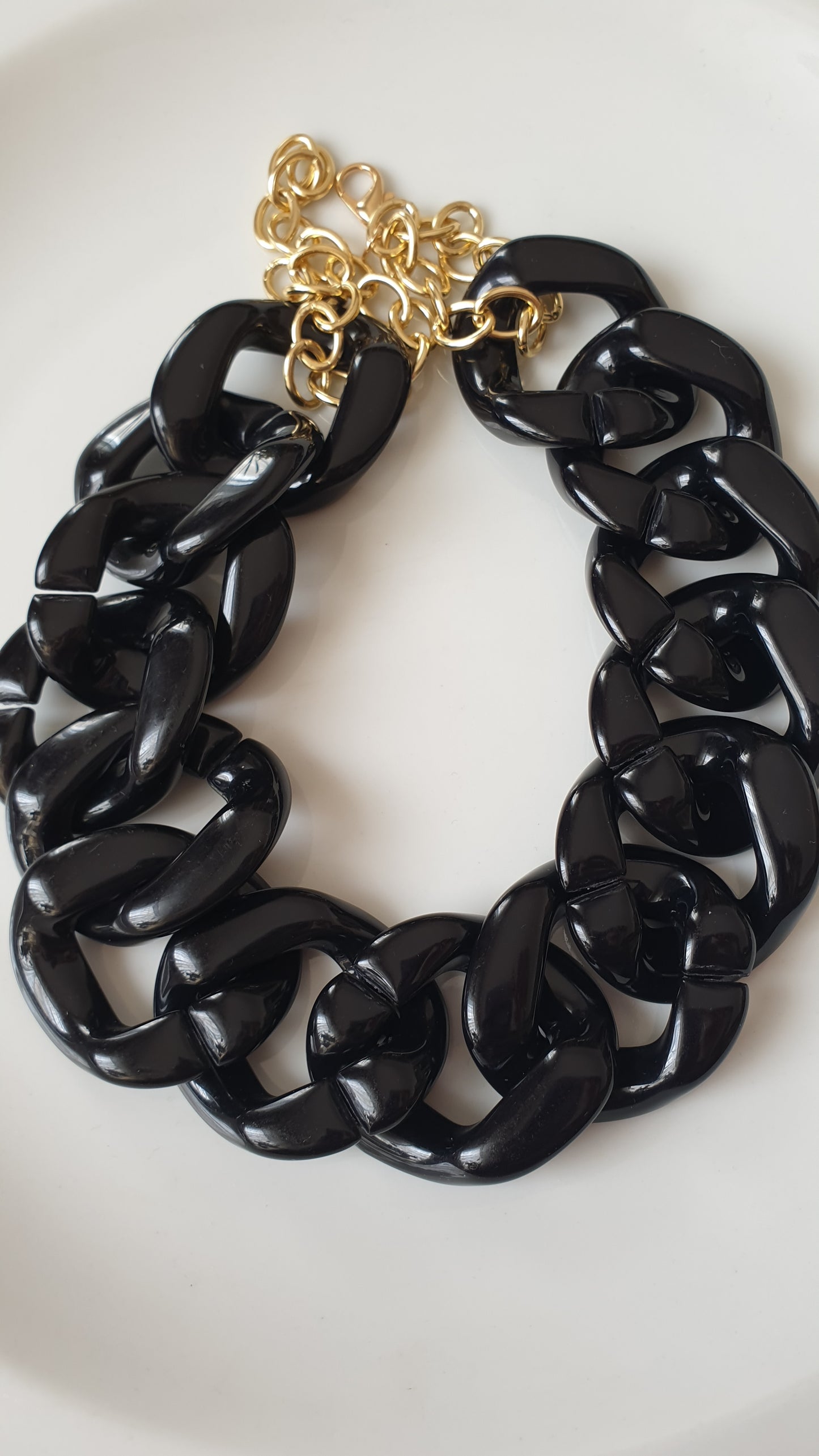 Girocollo in catena di resina e ottone