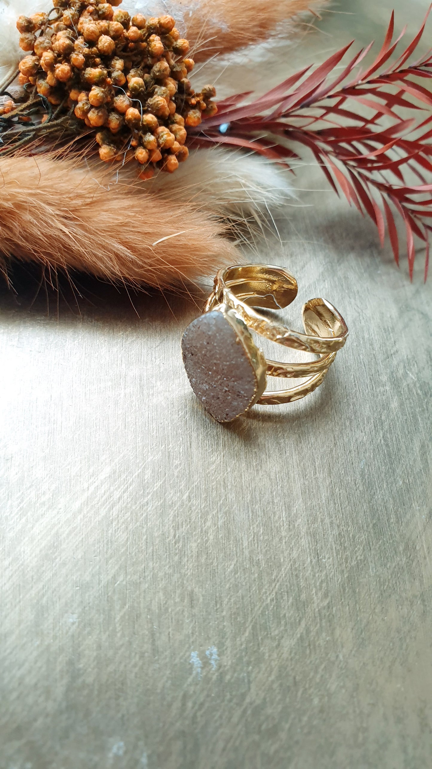 Anello placcato oro con pietra dura