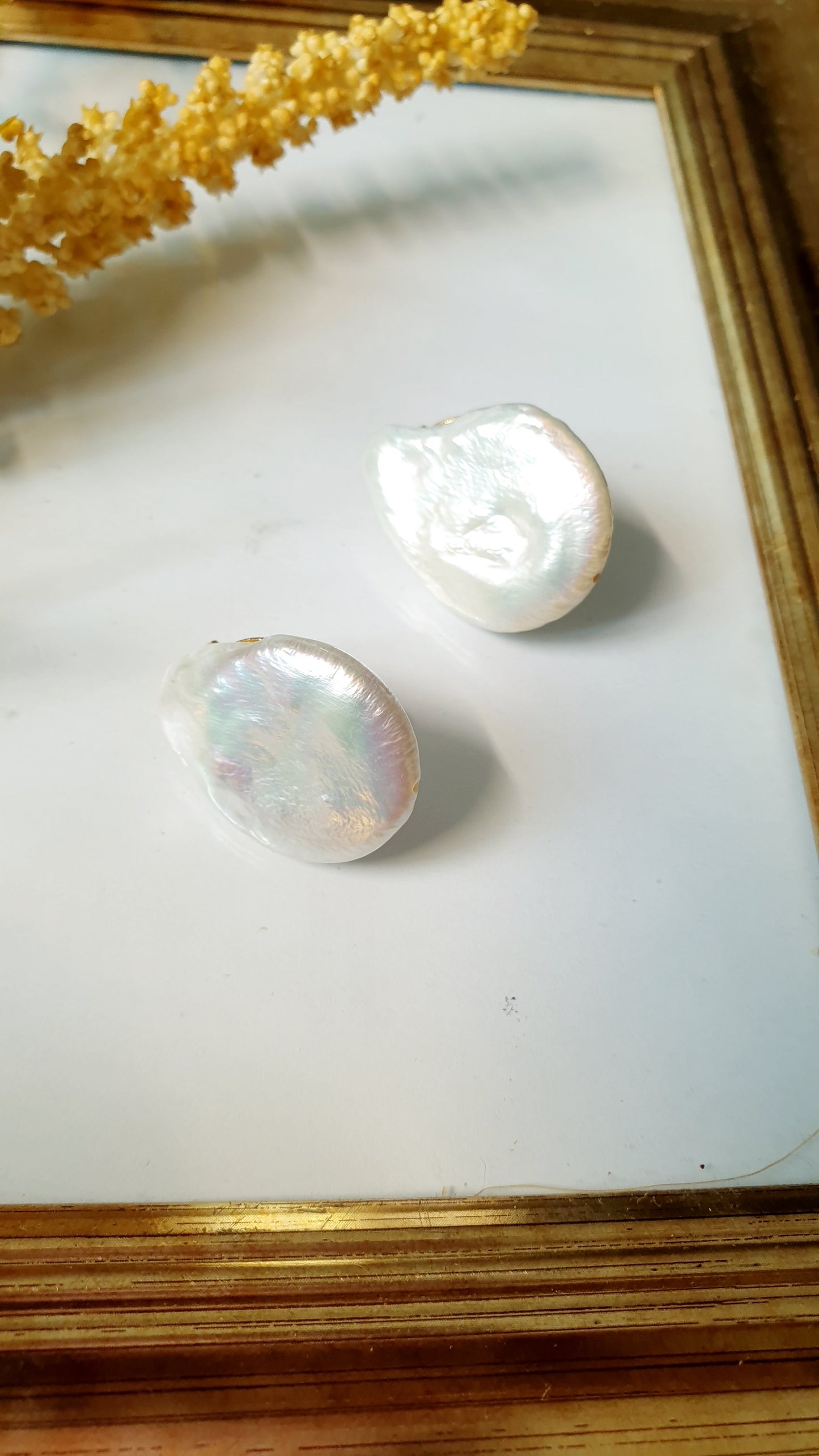 Clip on earrings with pearls