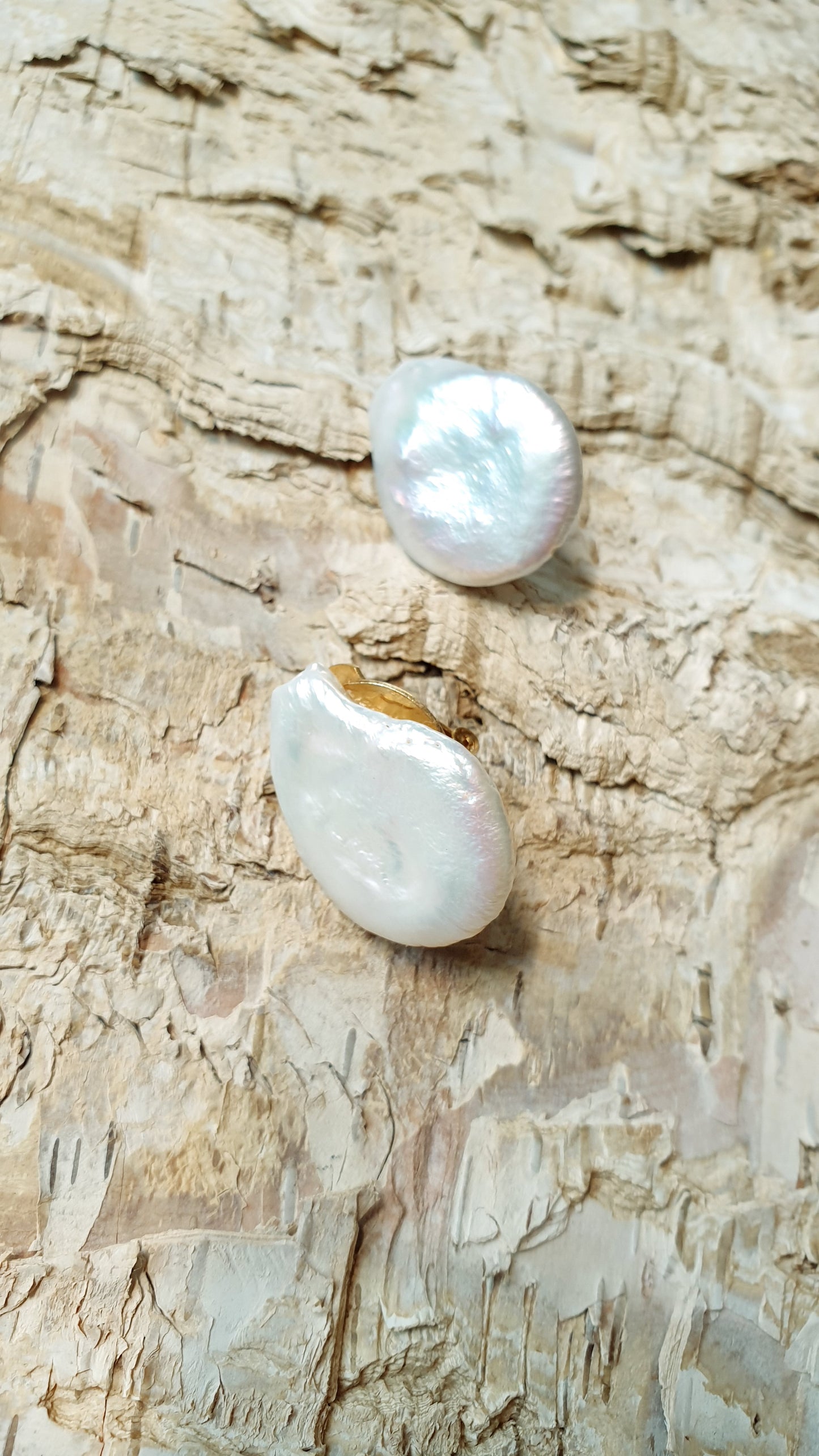 Clip on earrings with pearls