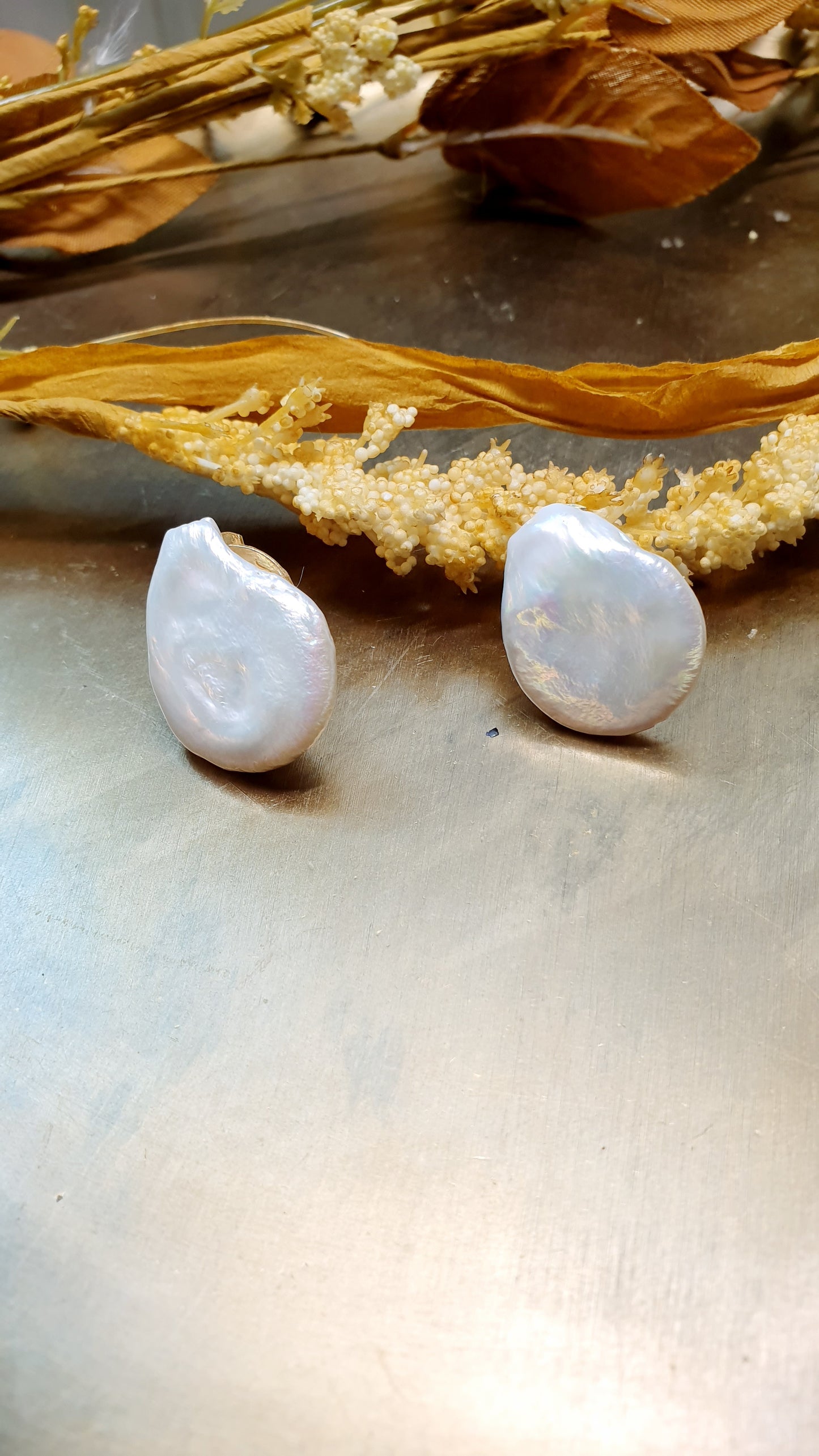 Clip on earrings with pearls