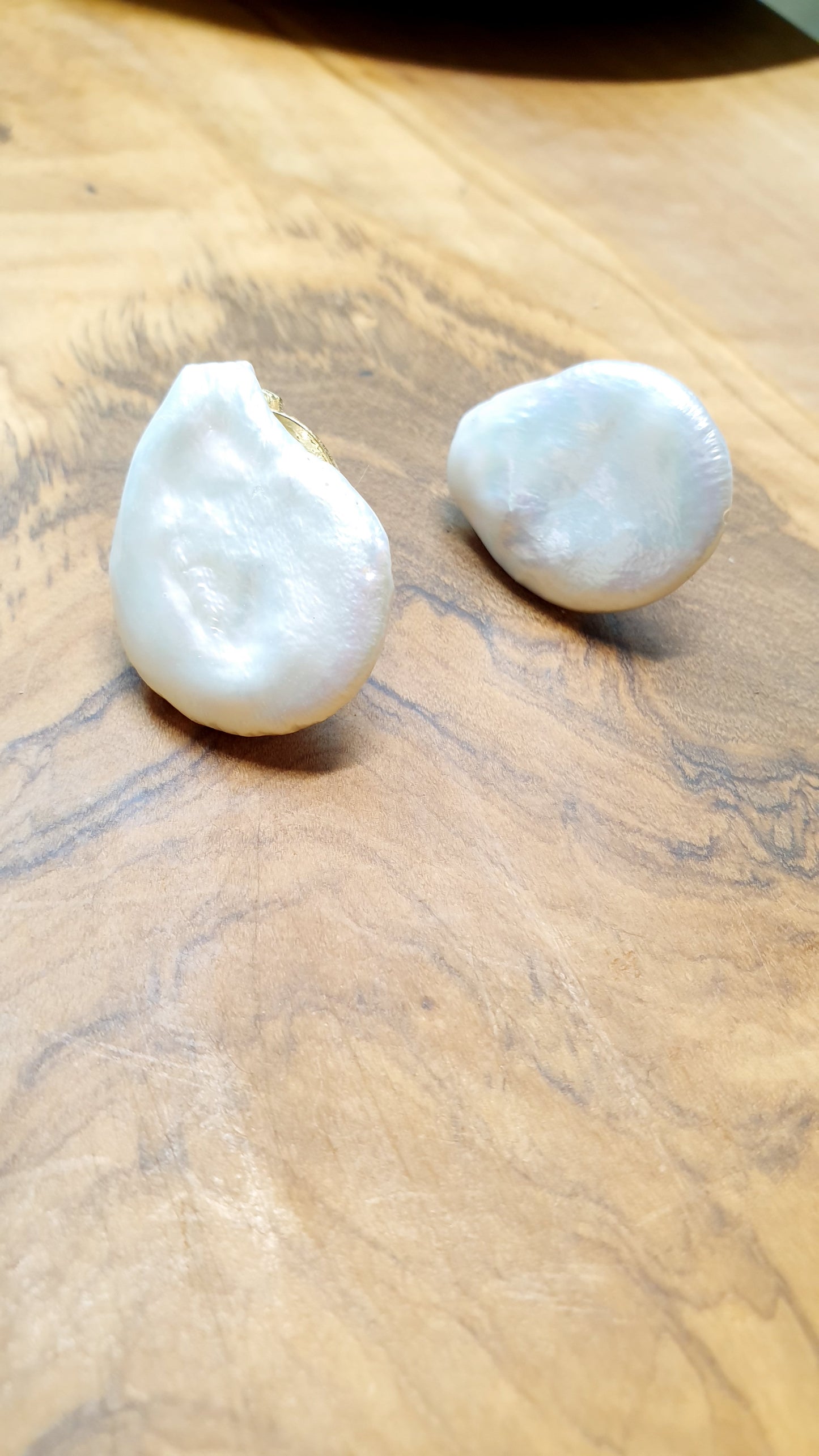 Clip on earrings with pearls
