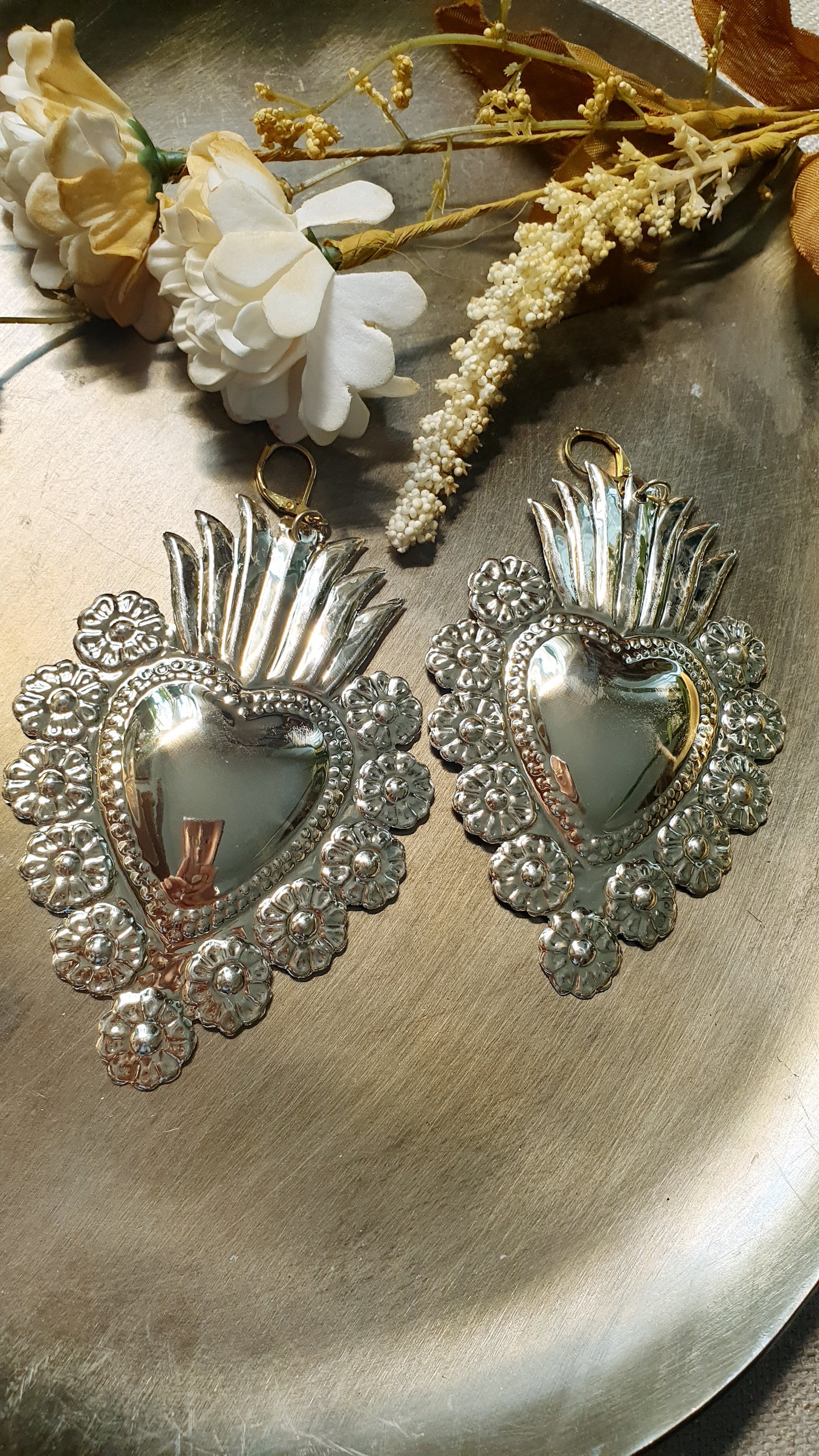 Orecchini cuore sacro gold e silver.