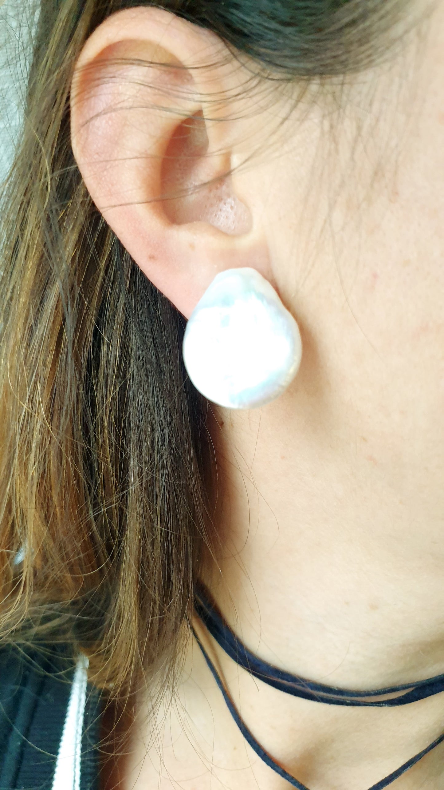 Clip on earrings with pearls