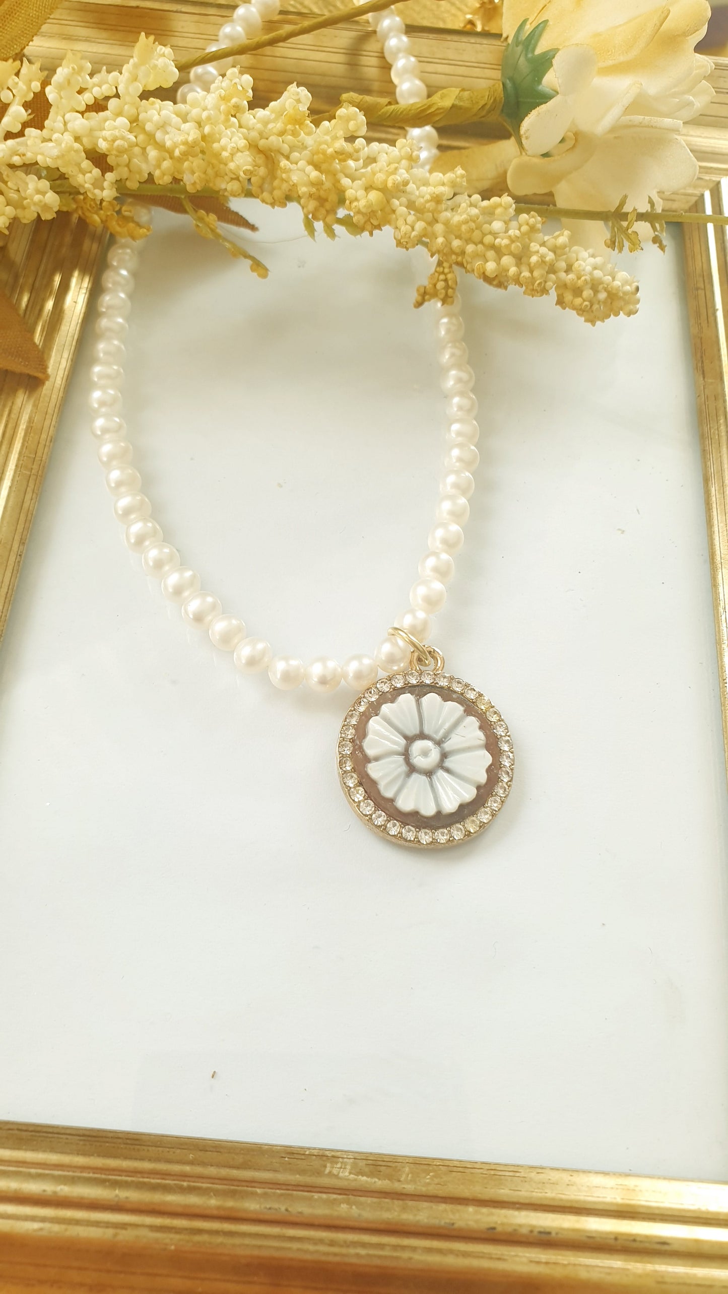 Girocollo in perle di fiume con cammeo