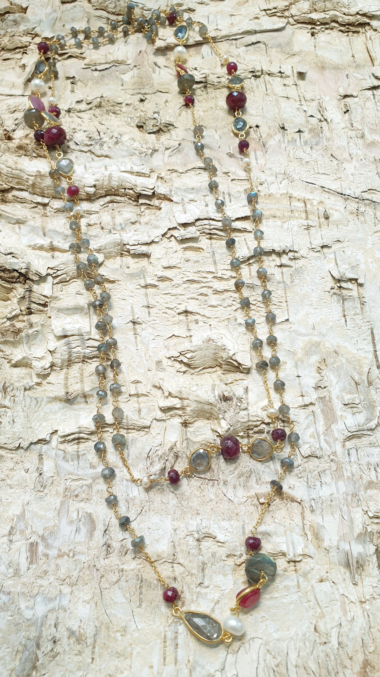 Lunga collana in argento 925 con labradorite e radice di rubino