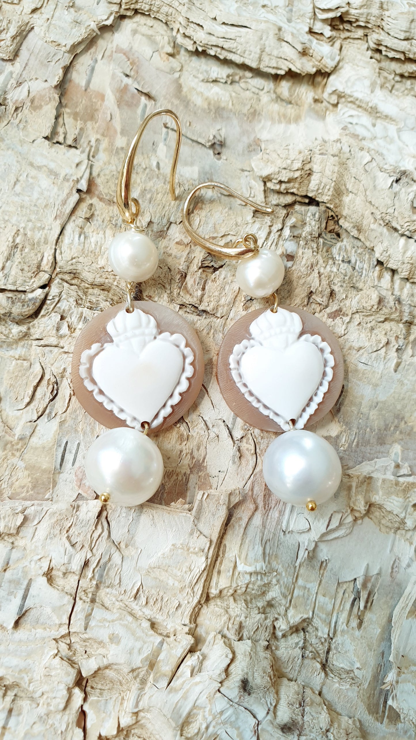 Orecchini cuore sacro e perle