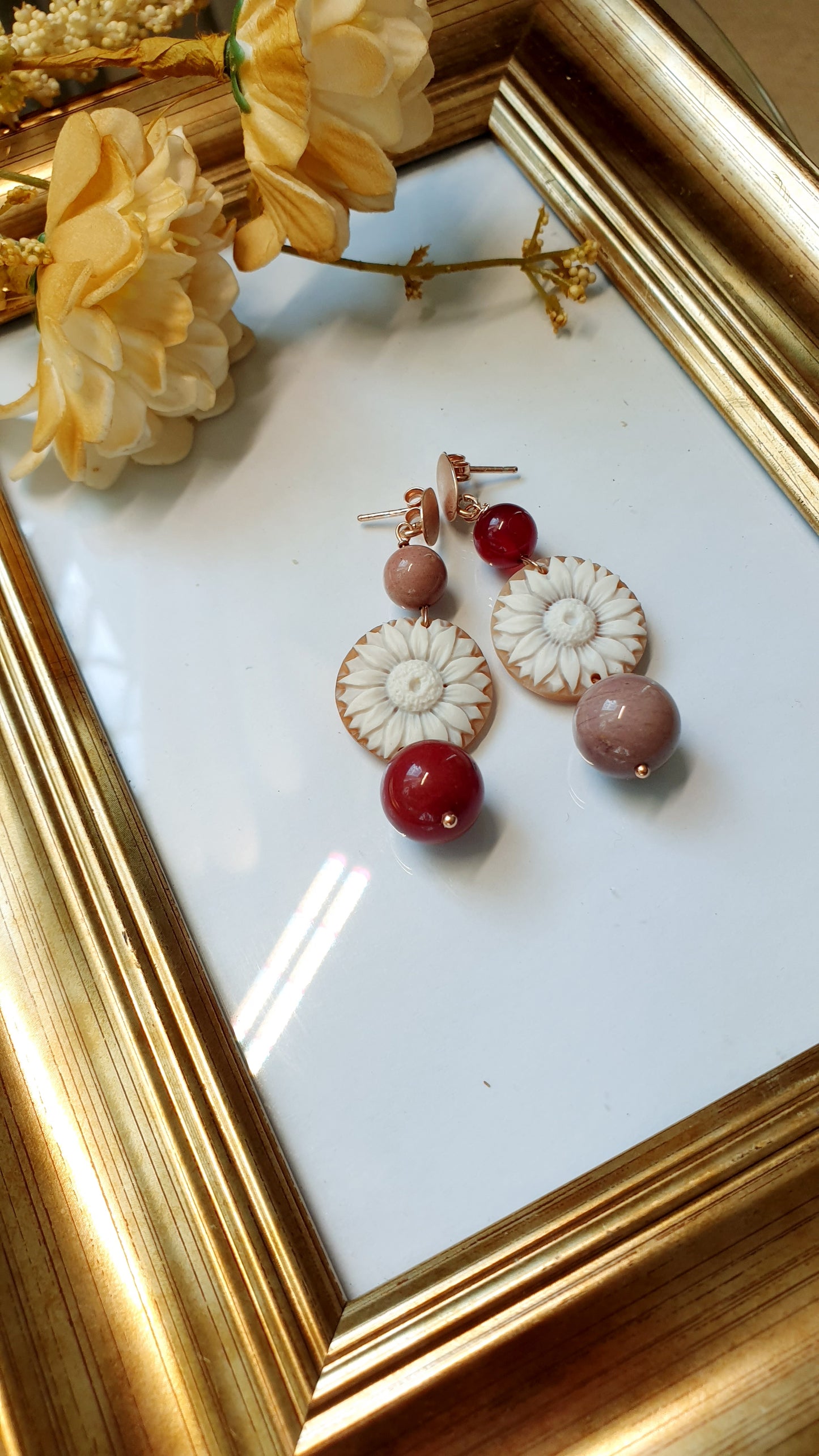 Orecchini con cammei e pietre
