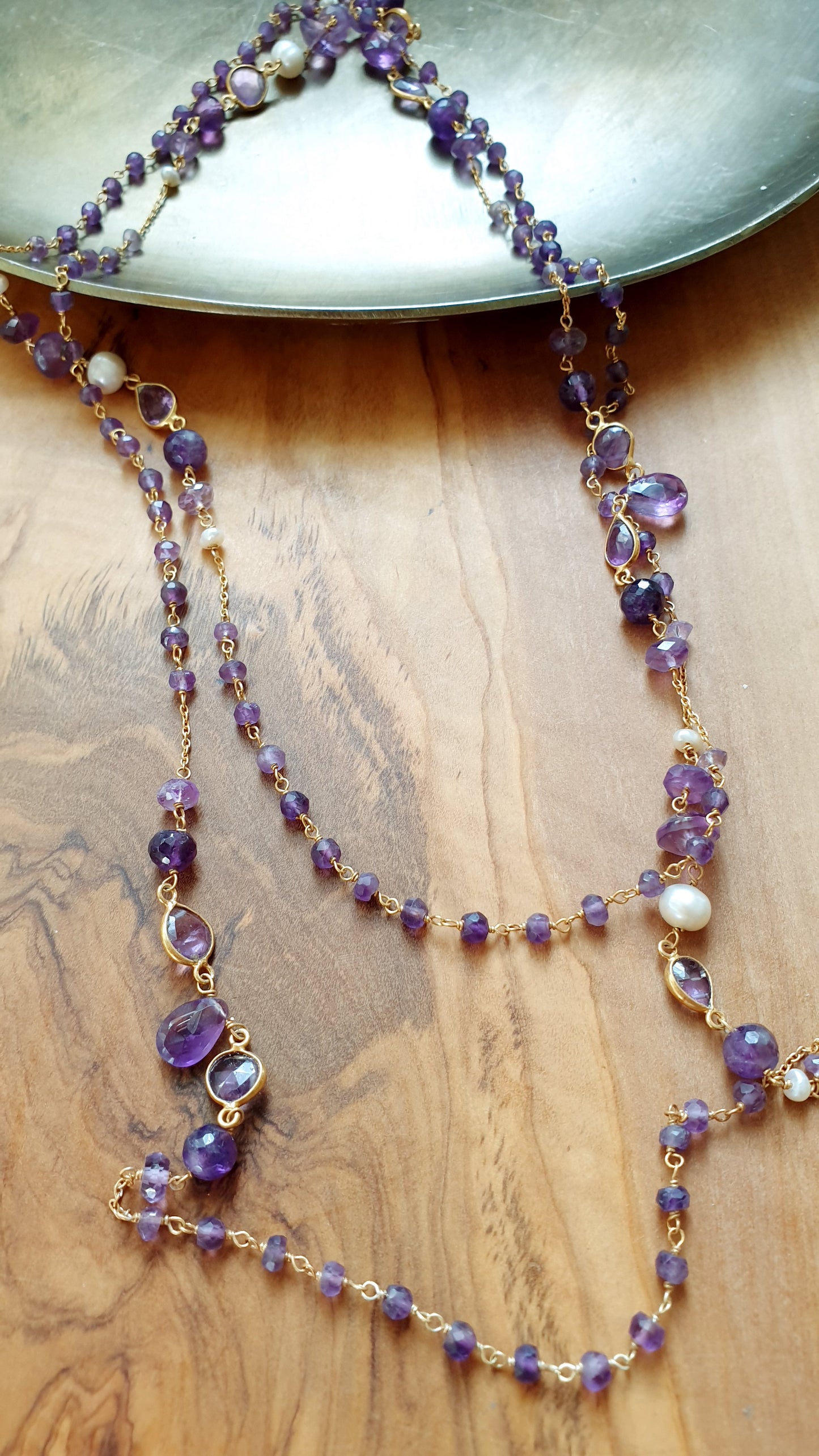 Lunga collana in argento con ametiste e perle di fiume