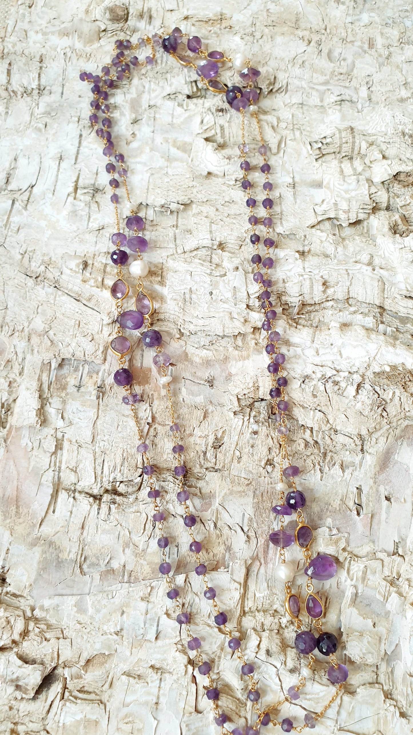 Lunga collana in argento con ametiste e perle di fiume