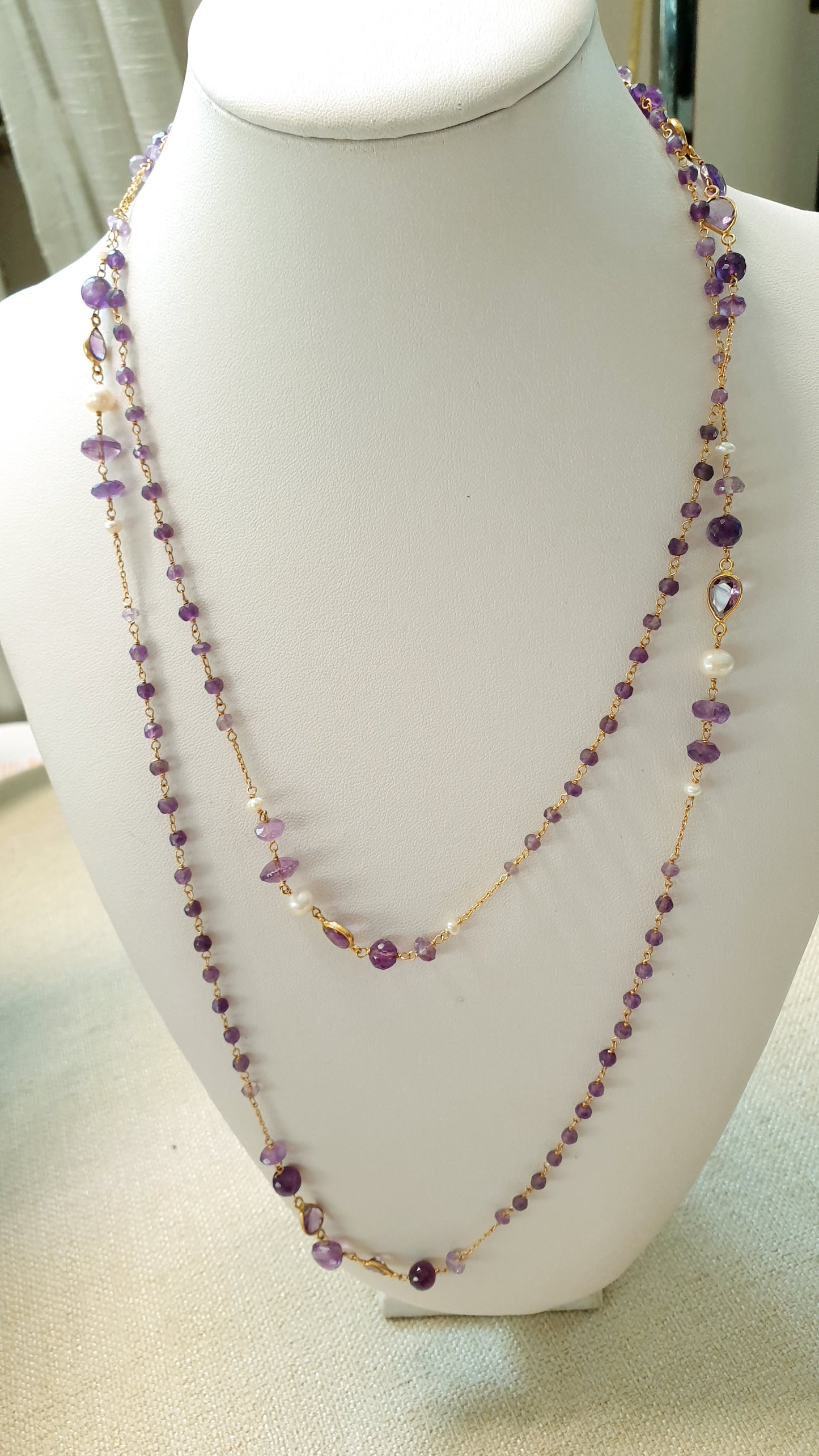 Lunga collana in argento con ametiste e perle di fiume
