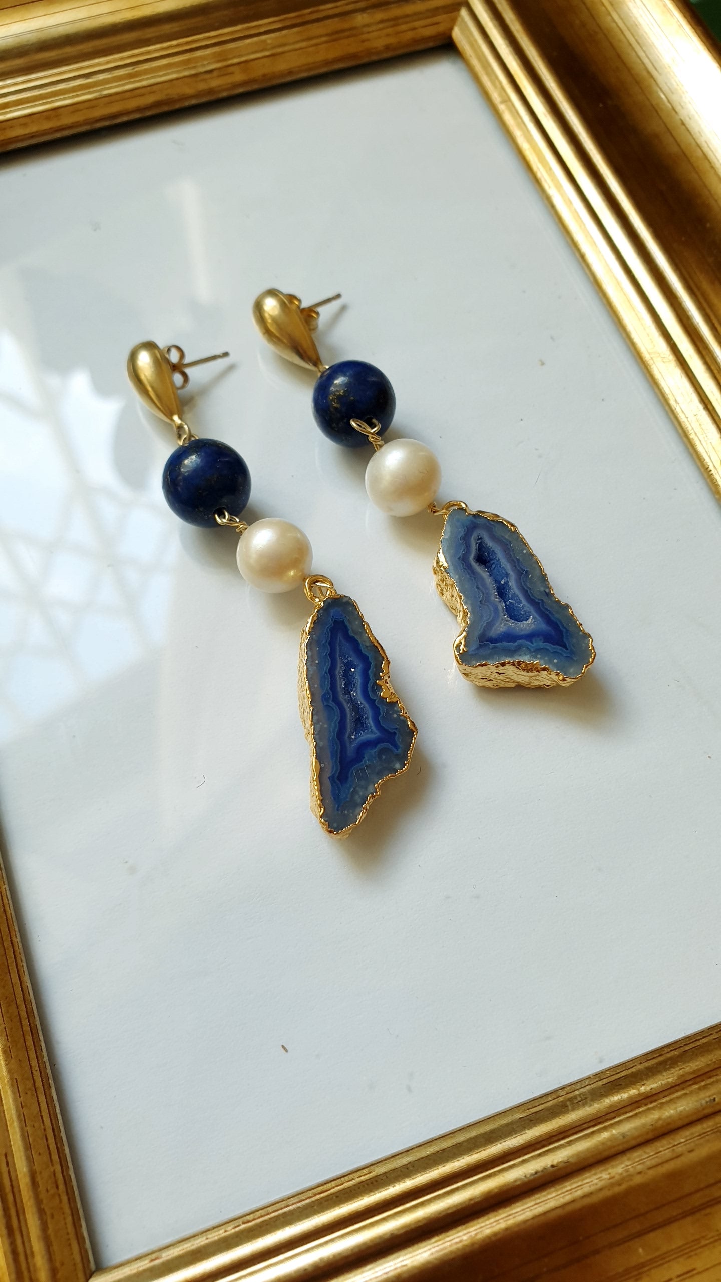 Lunghi orecchini in argento con drusa, lapis e perle
