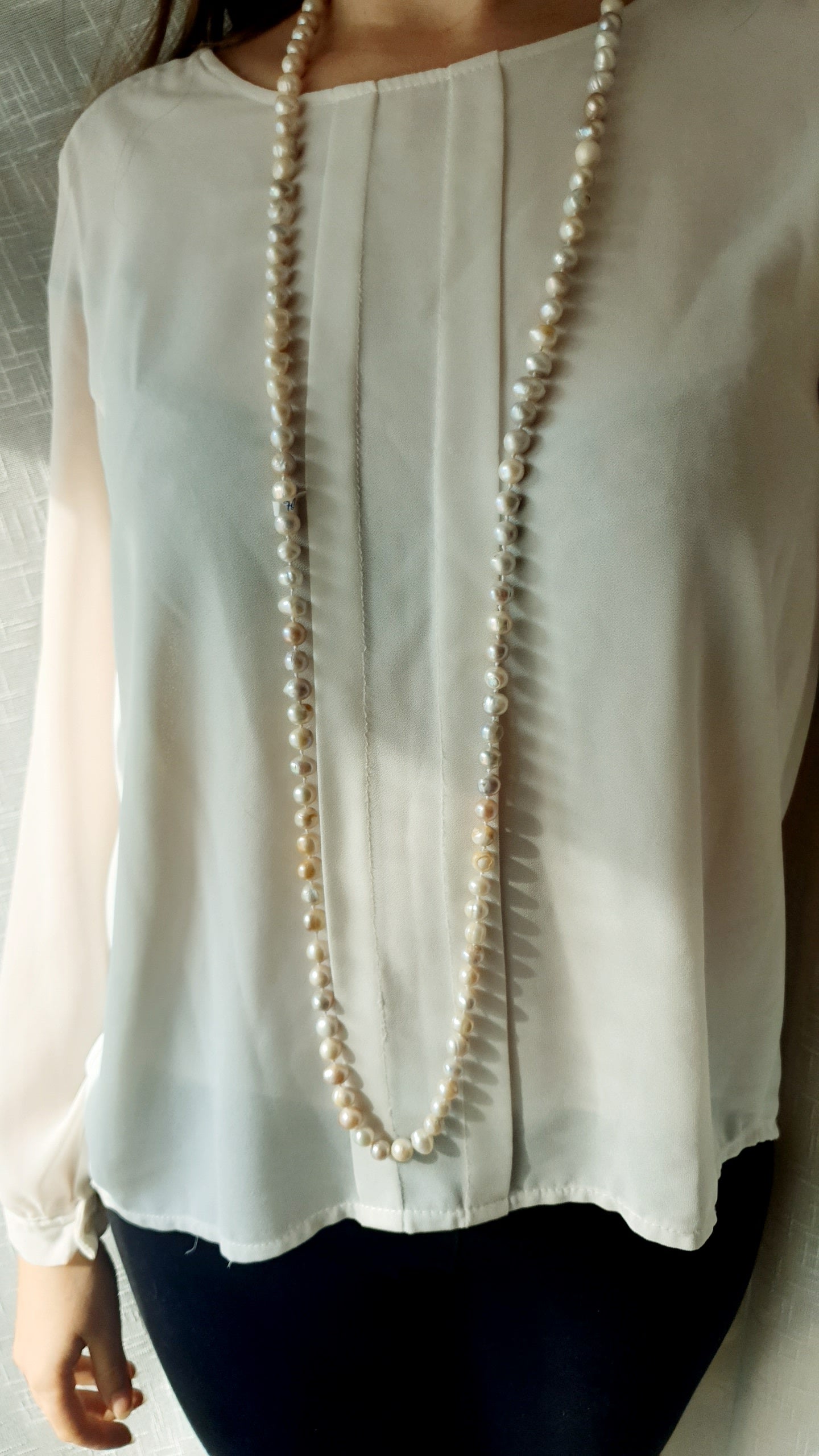 Lunga collana in perle di fiume