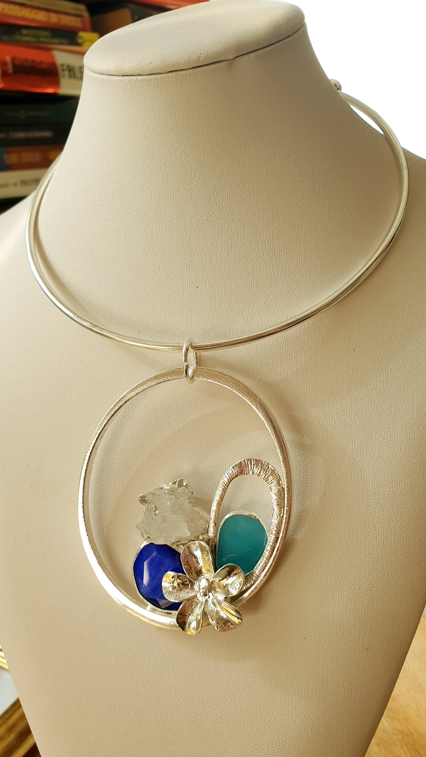 Collana placcata argento con pietre e drusa di quarzo
