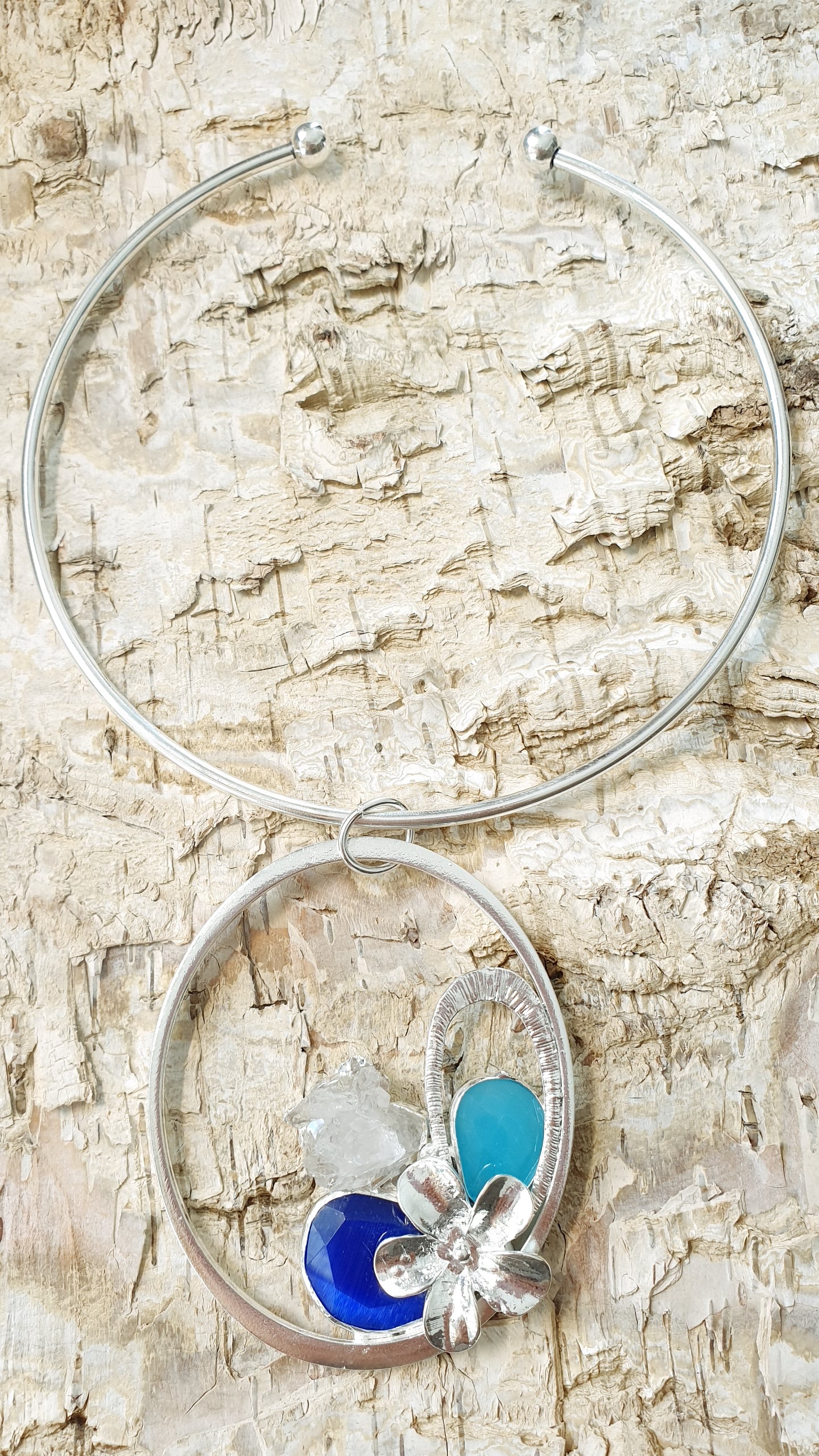 Collana placcata argento con pietre e drusa di quarzo
