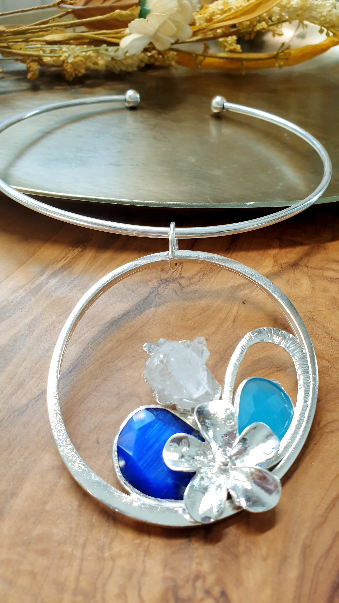 Collana placcata argento con pietre e drusa di quarzo