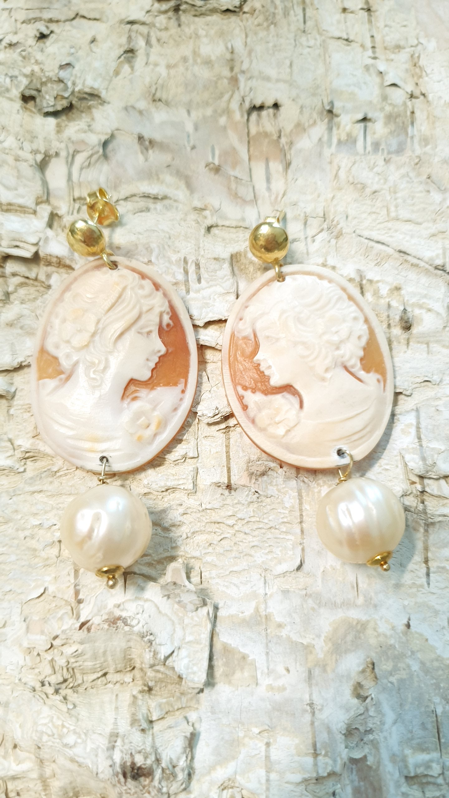 Orecchini in argento con cammei e perle barocche
