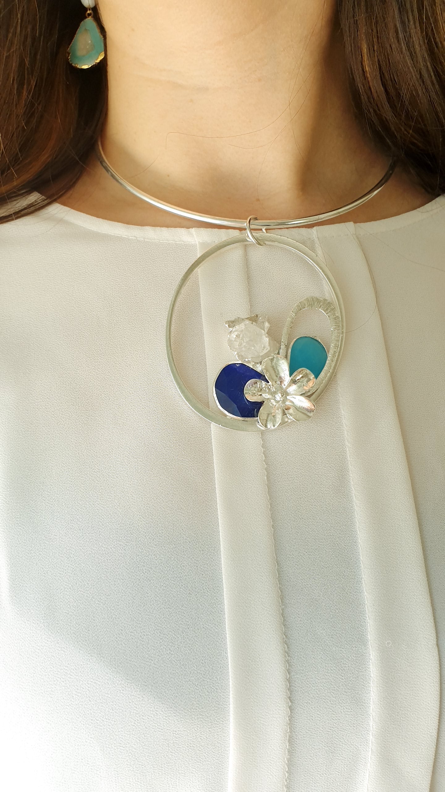 Collana placcata argento con pietre e drusa di quarzo