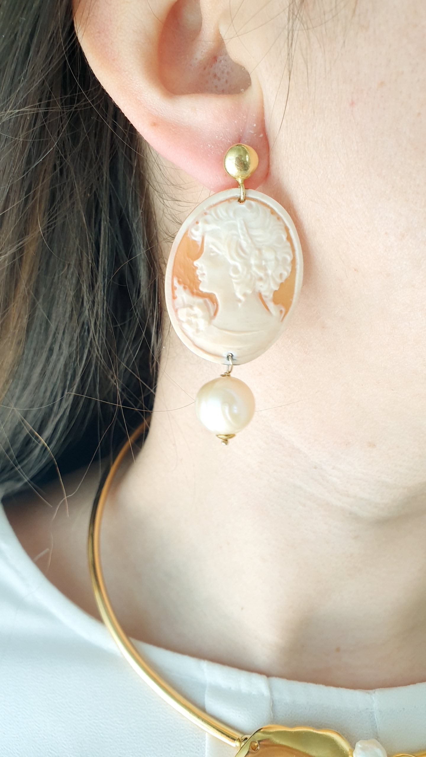 Orecchini in argento con cammei e perle barocche