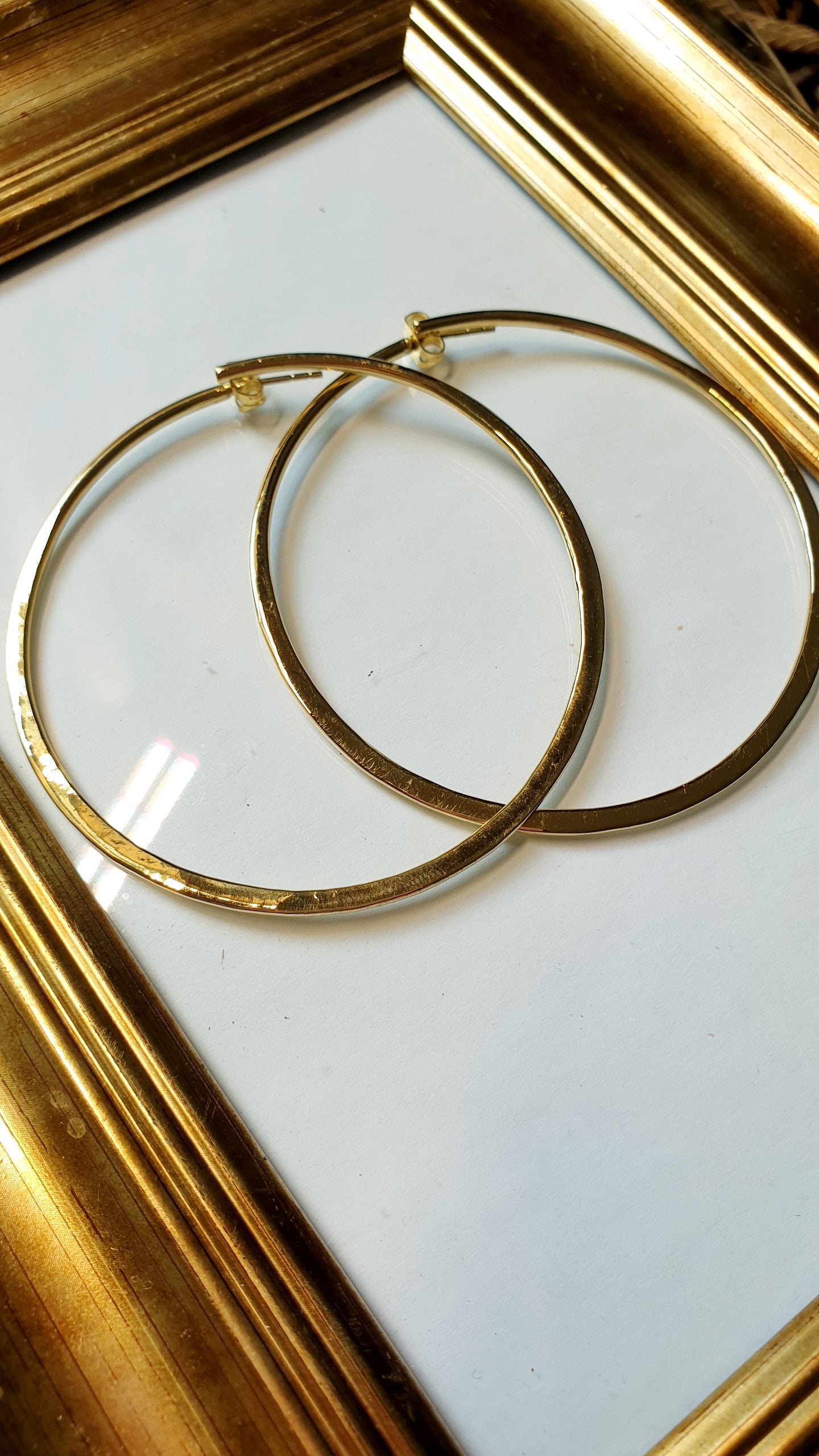 Orecchini a cerchio in ottone martellato