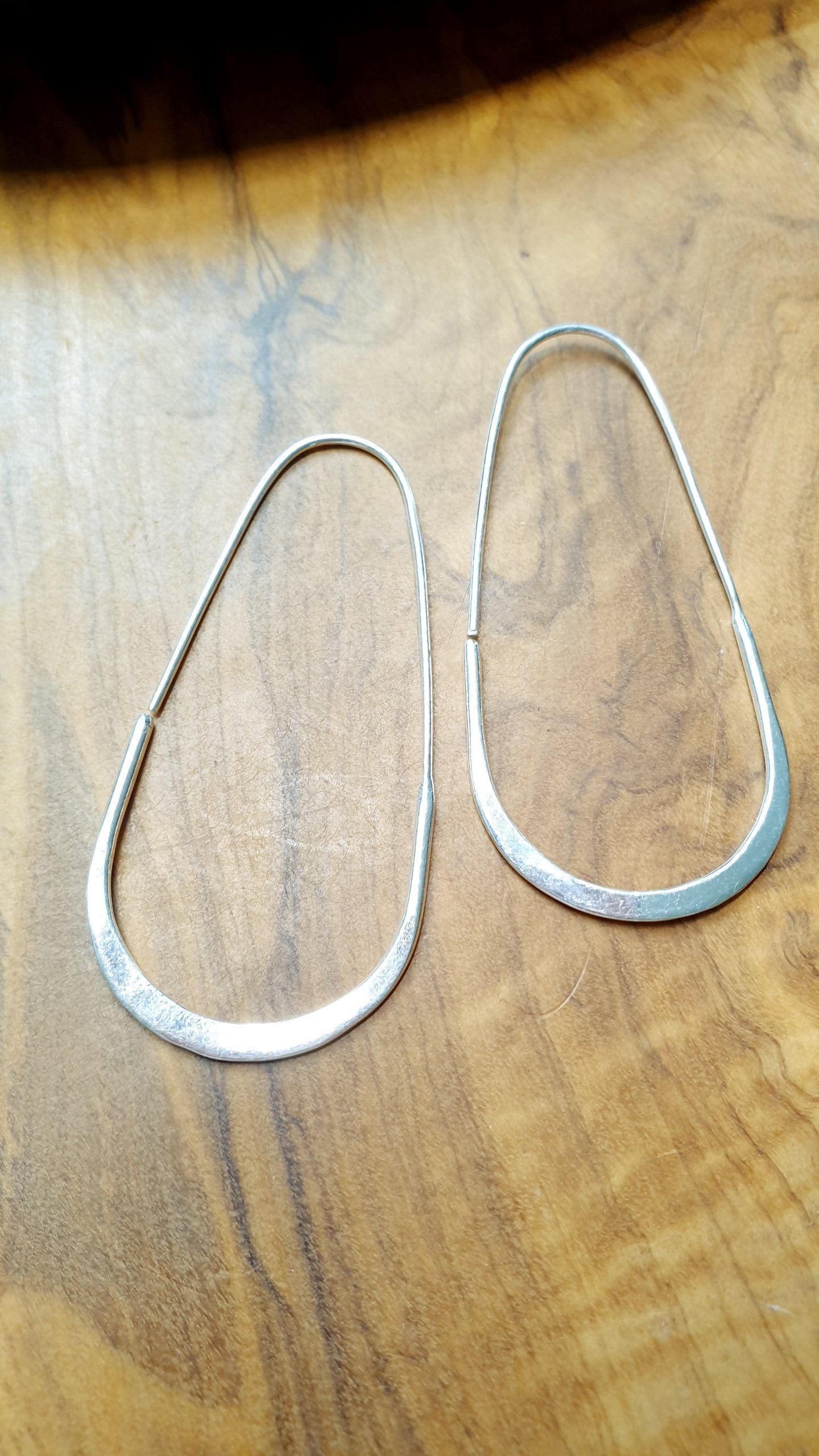 Orecchini pendenti in ottone argentato