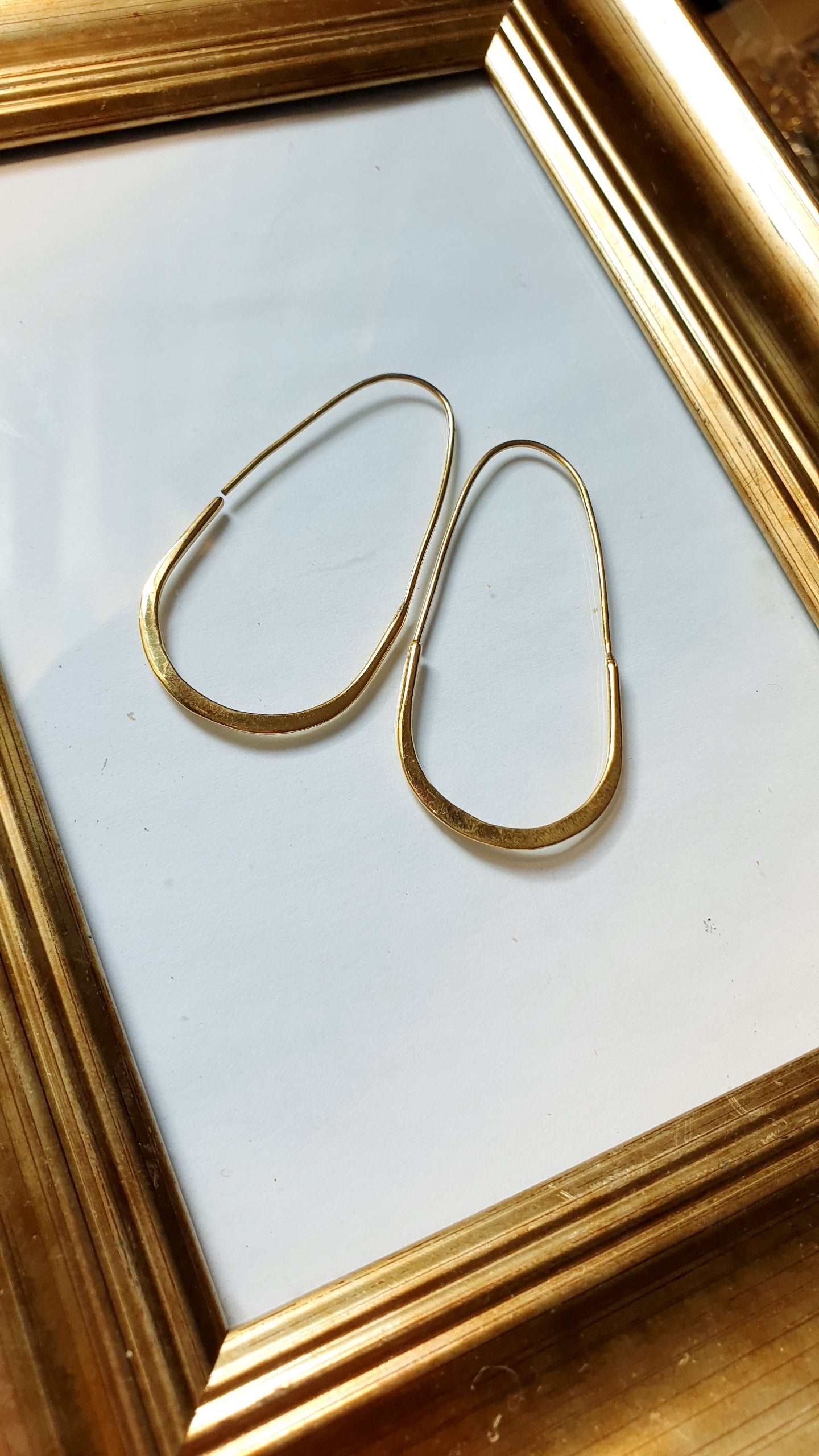 Orecchini pendenti in ottone martellato