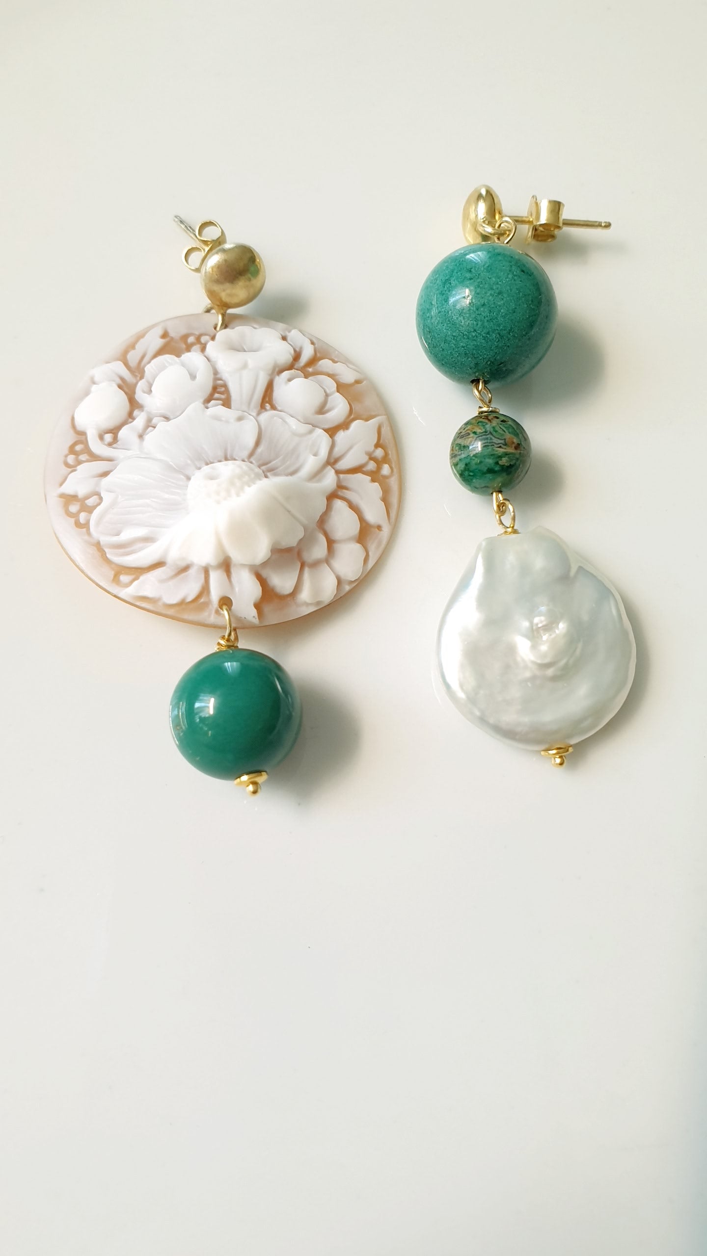 Orecchini in argento con cammeo e pietre dure