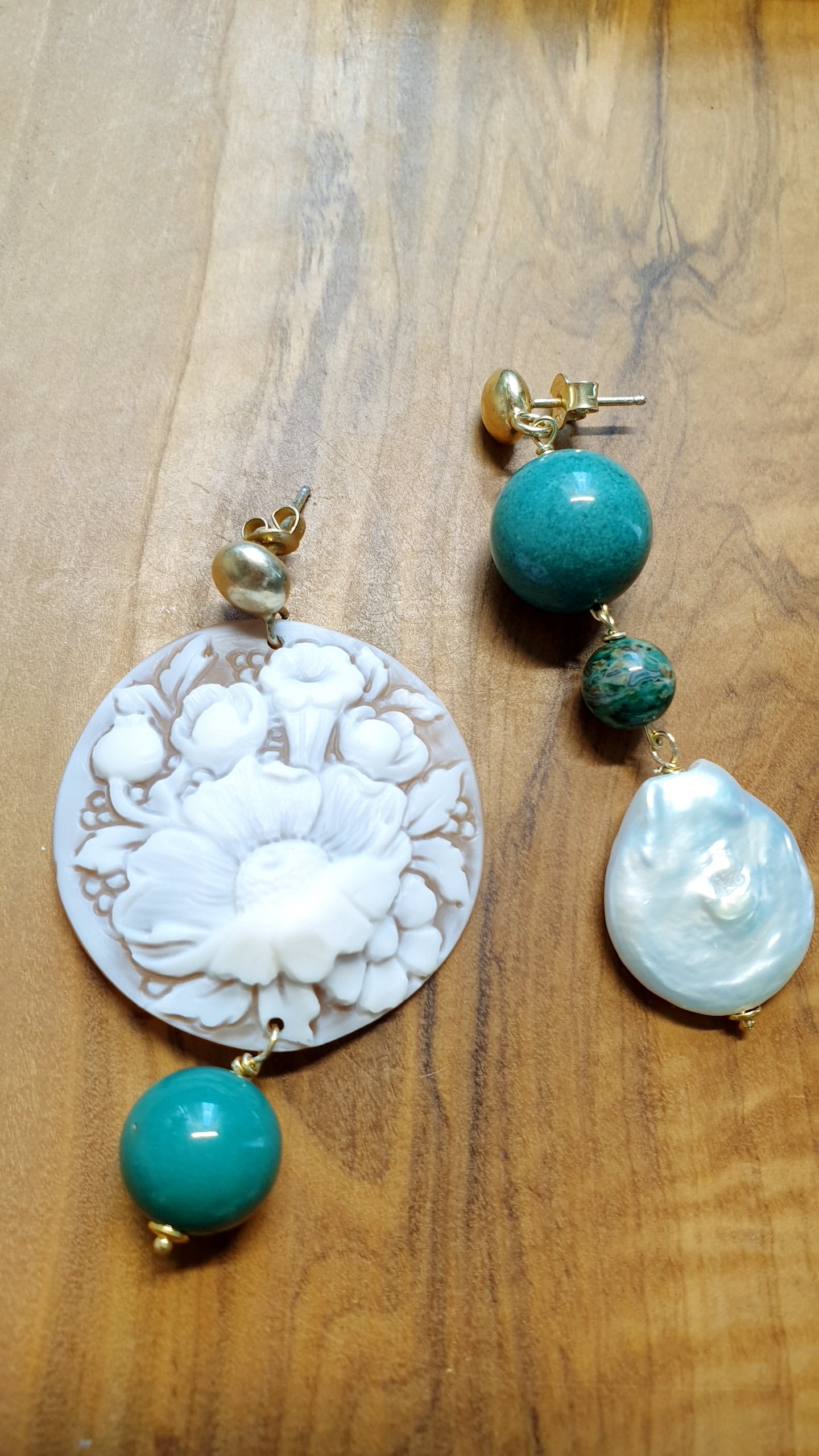 Orecchini in argento con cammeo e pietre dure