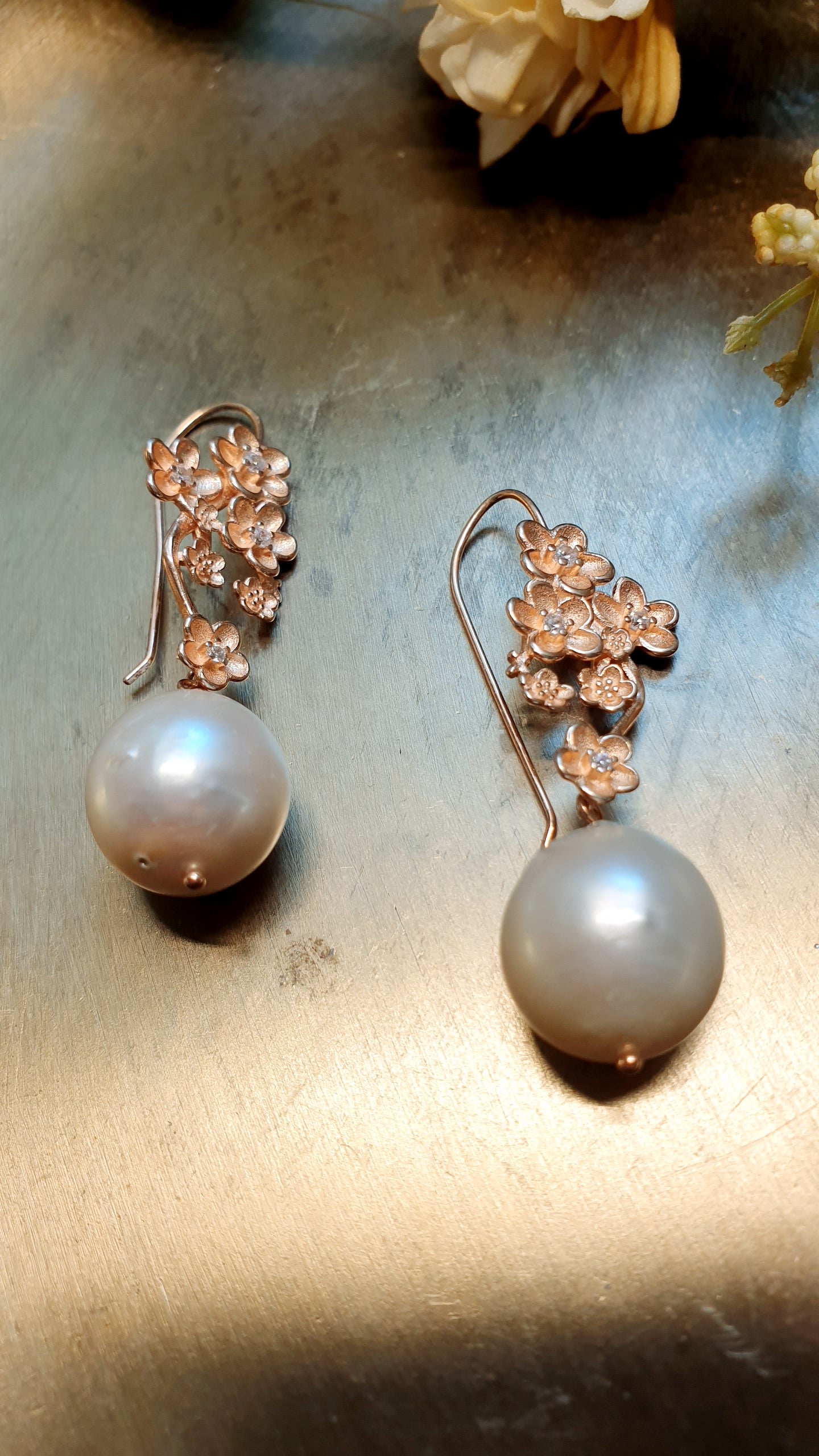 Orecchini in argento con perle barocche