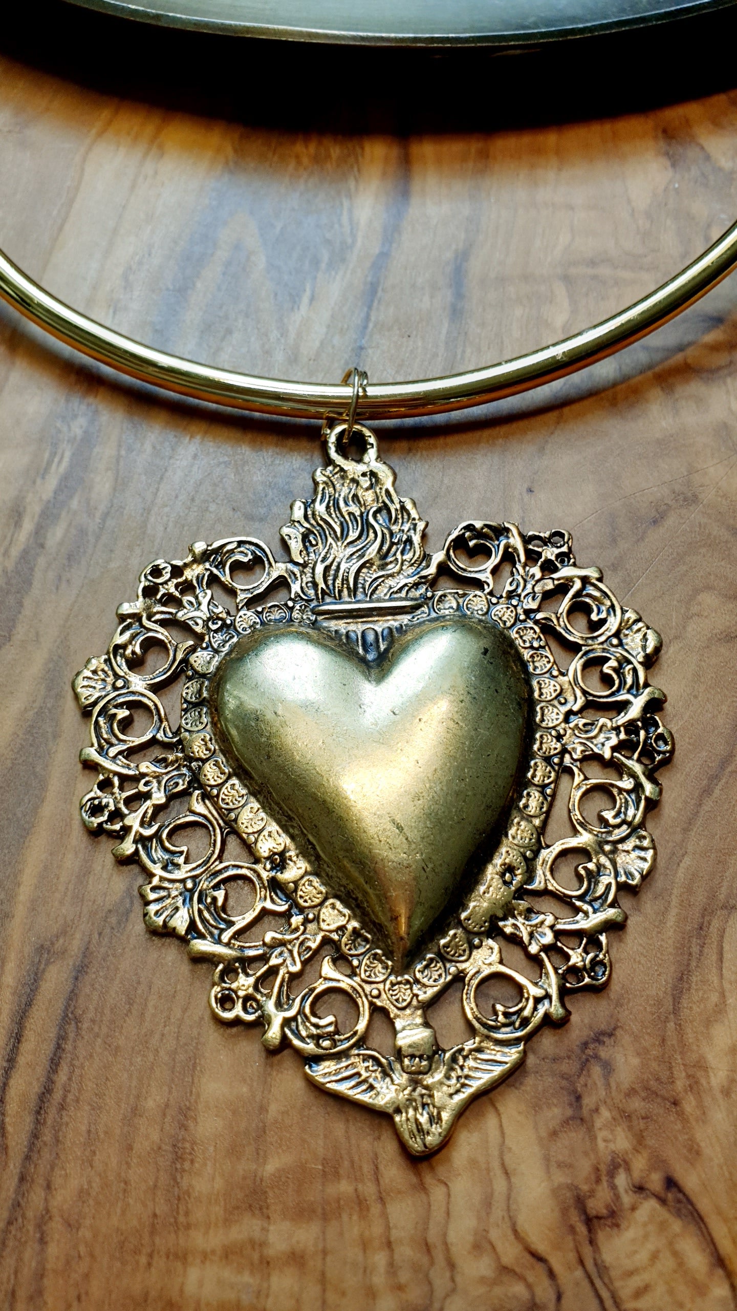 Girocollo con cuore sacro