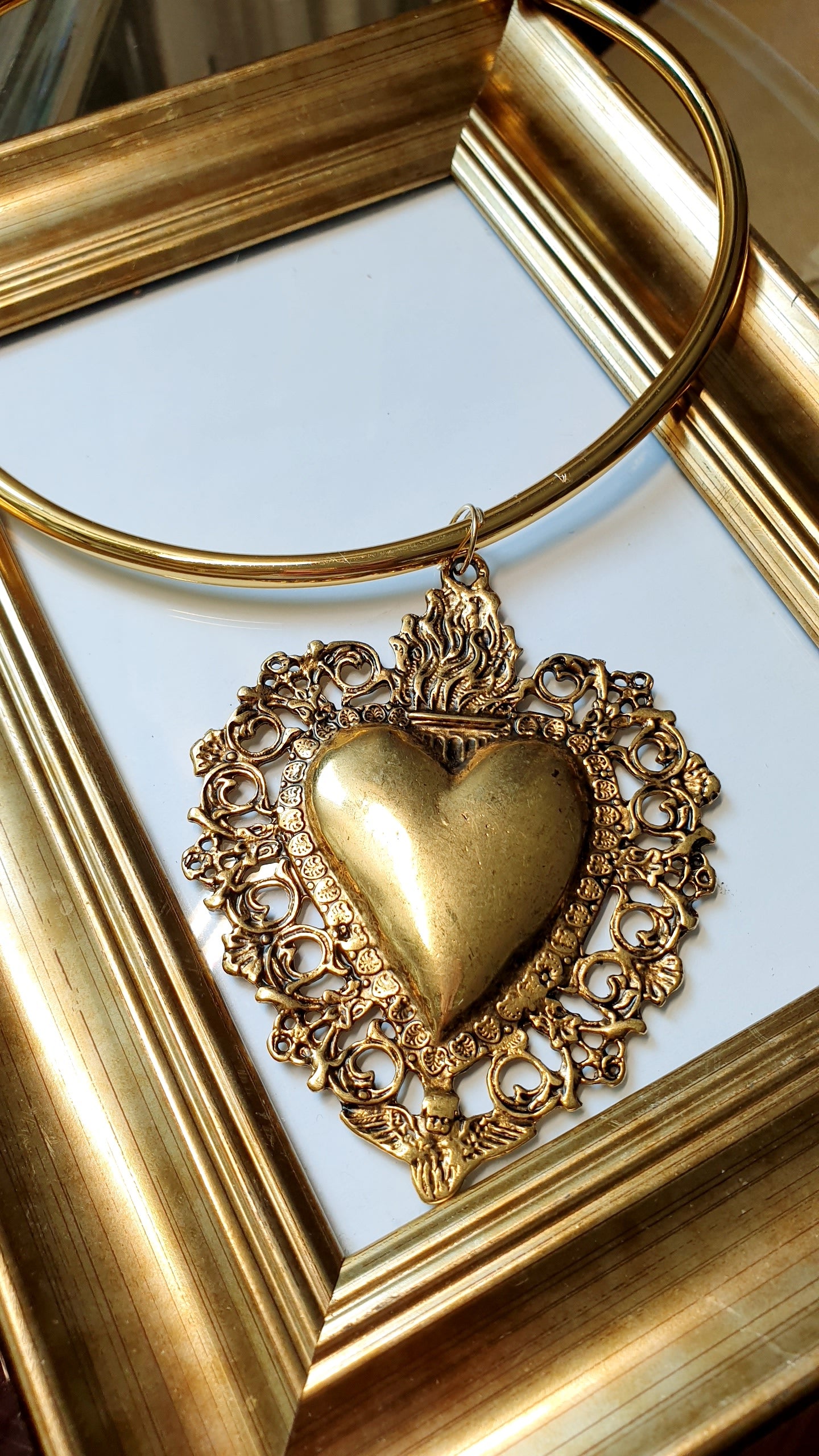 Girocollo con cuore sacro
