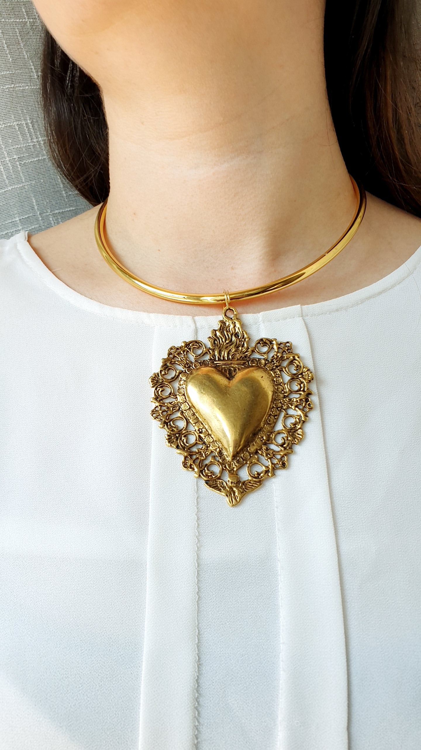 Girocollo con cuore sacro