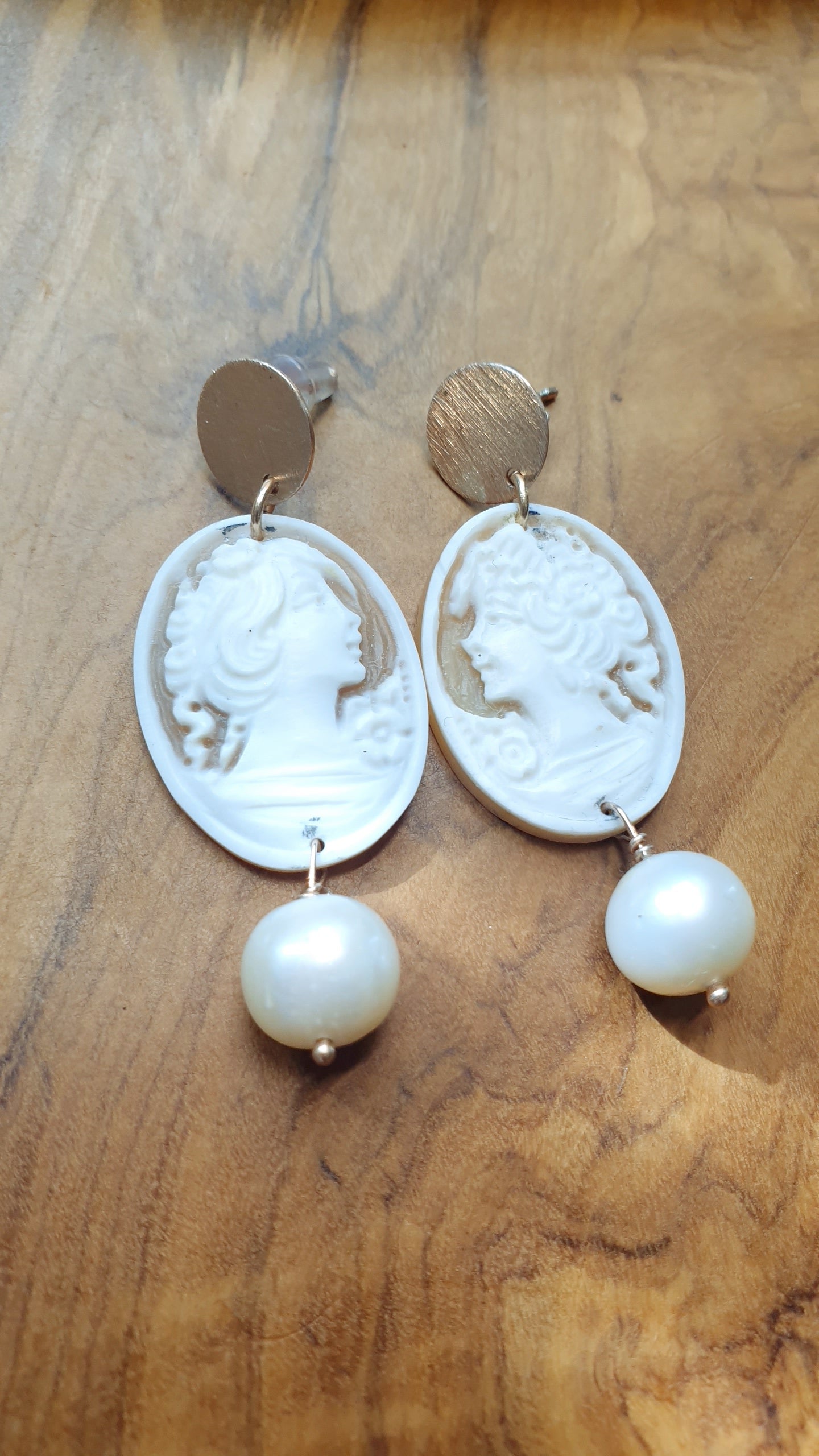 Orecchini in argento con cammeo e perle