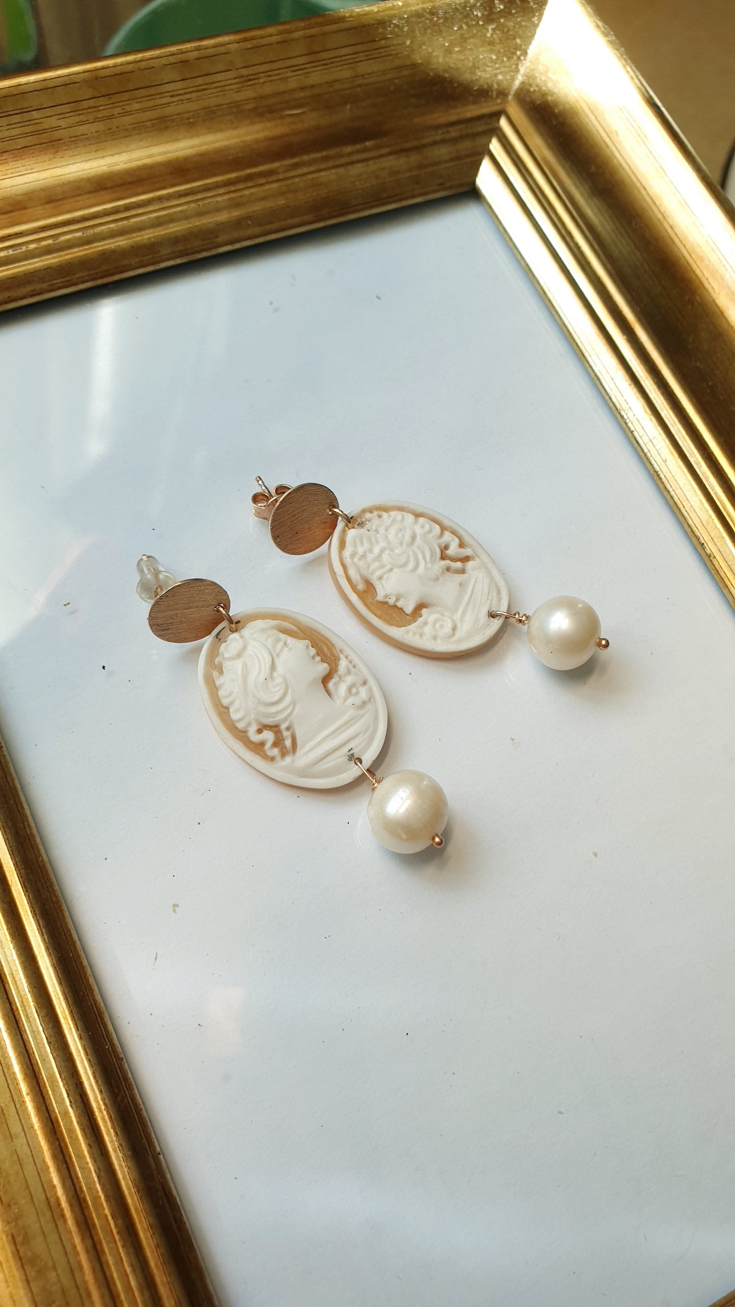 Orecchini in argento con cammeo e perle