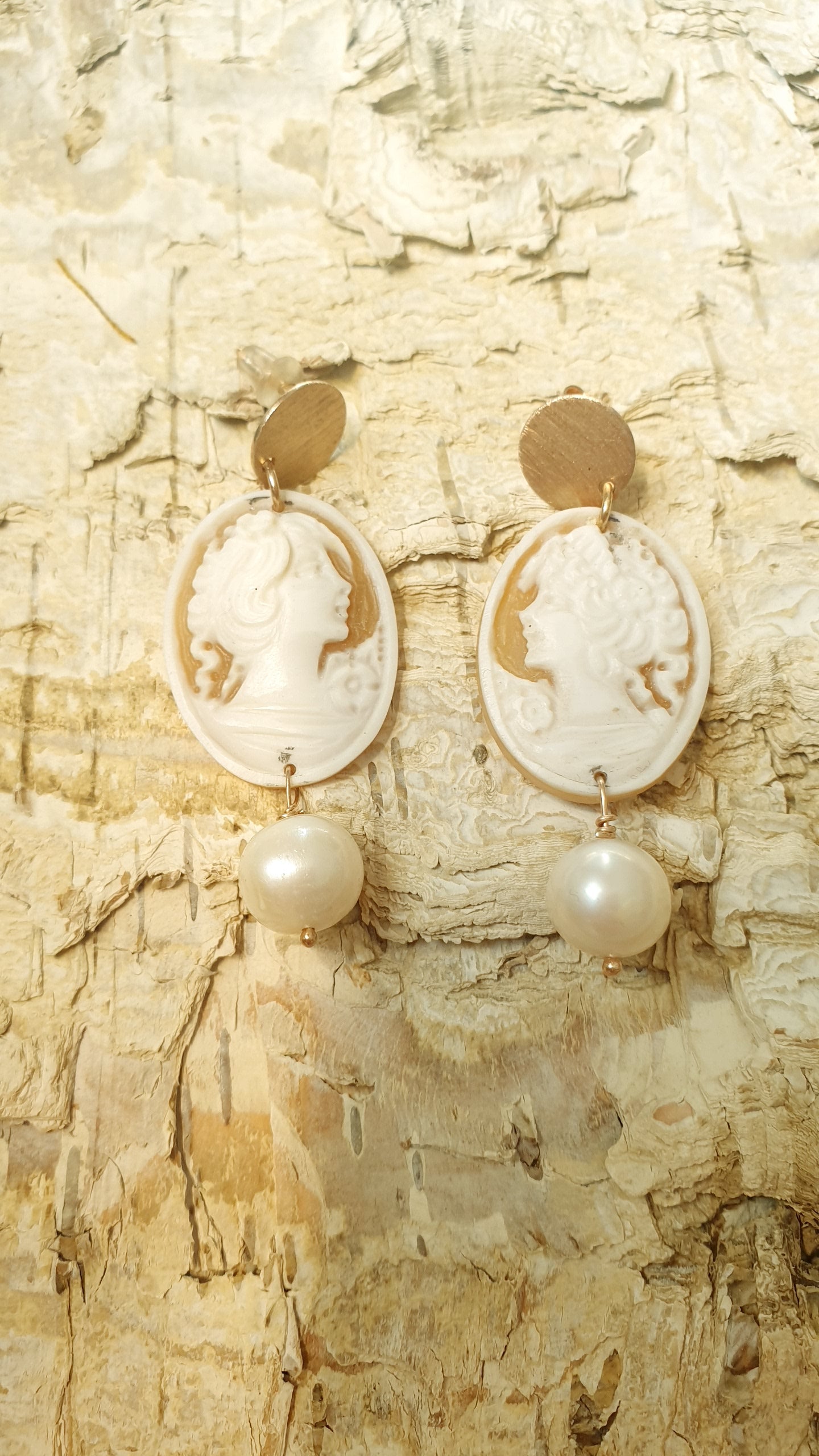 Orecchini in argento con cammeo e perle