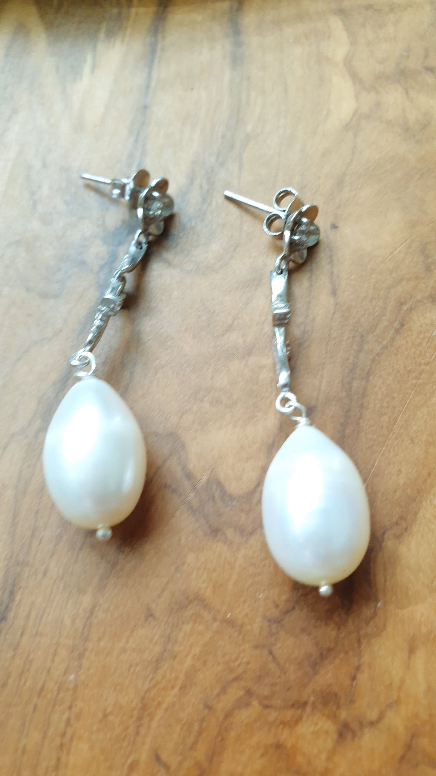 Orecchini in argento e zirconi con perle