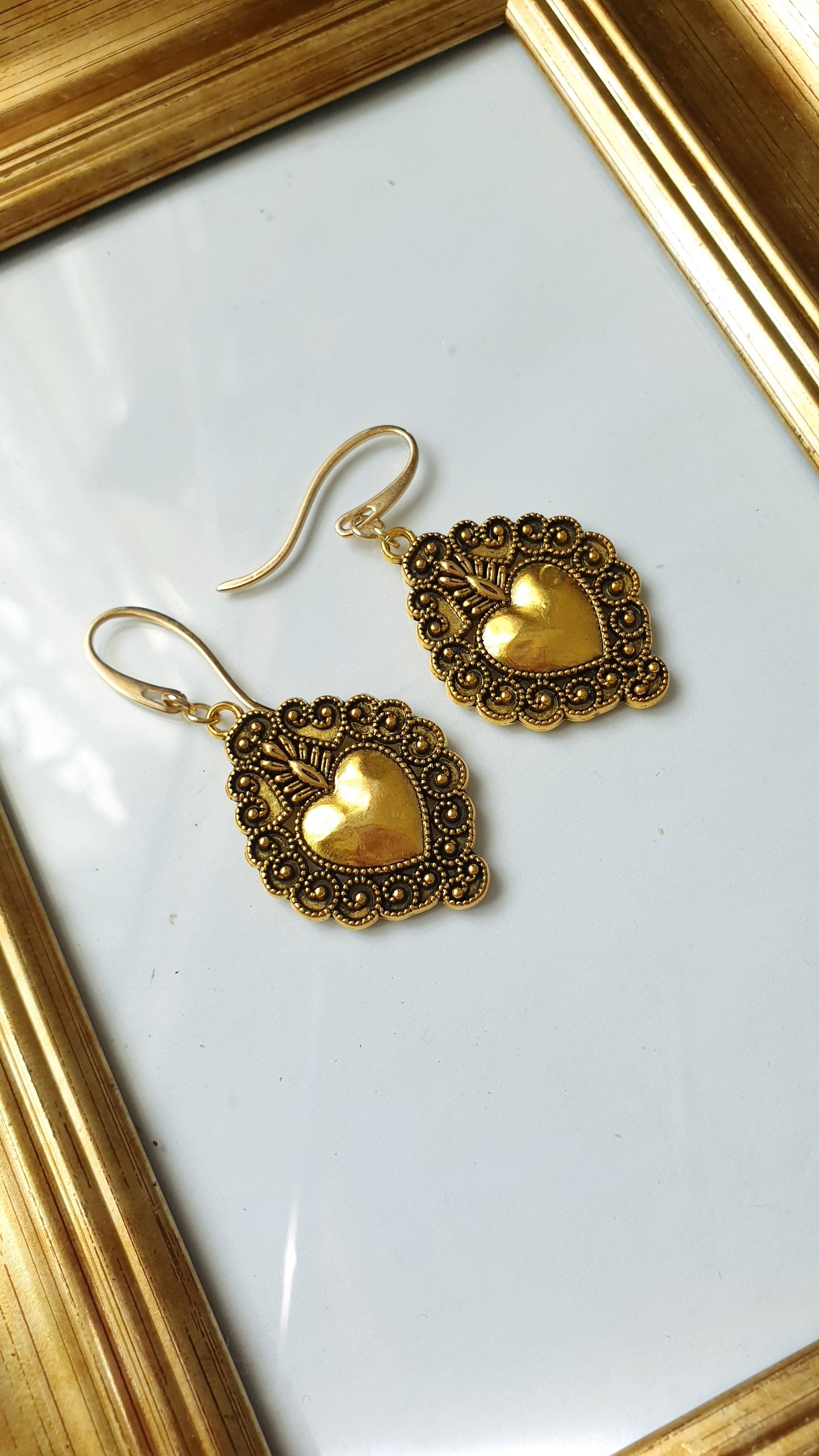 Orecchini cuore sacro in ottone
