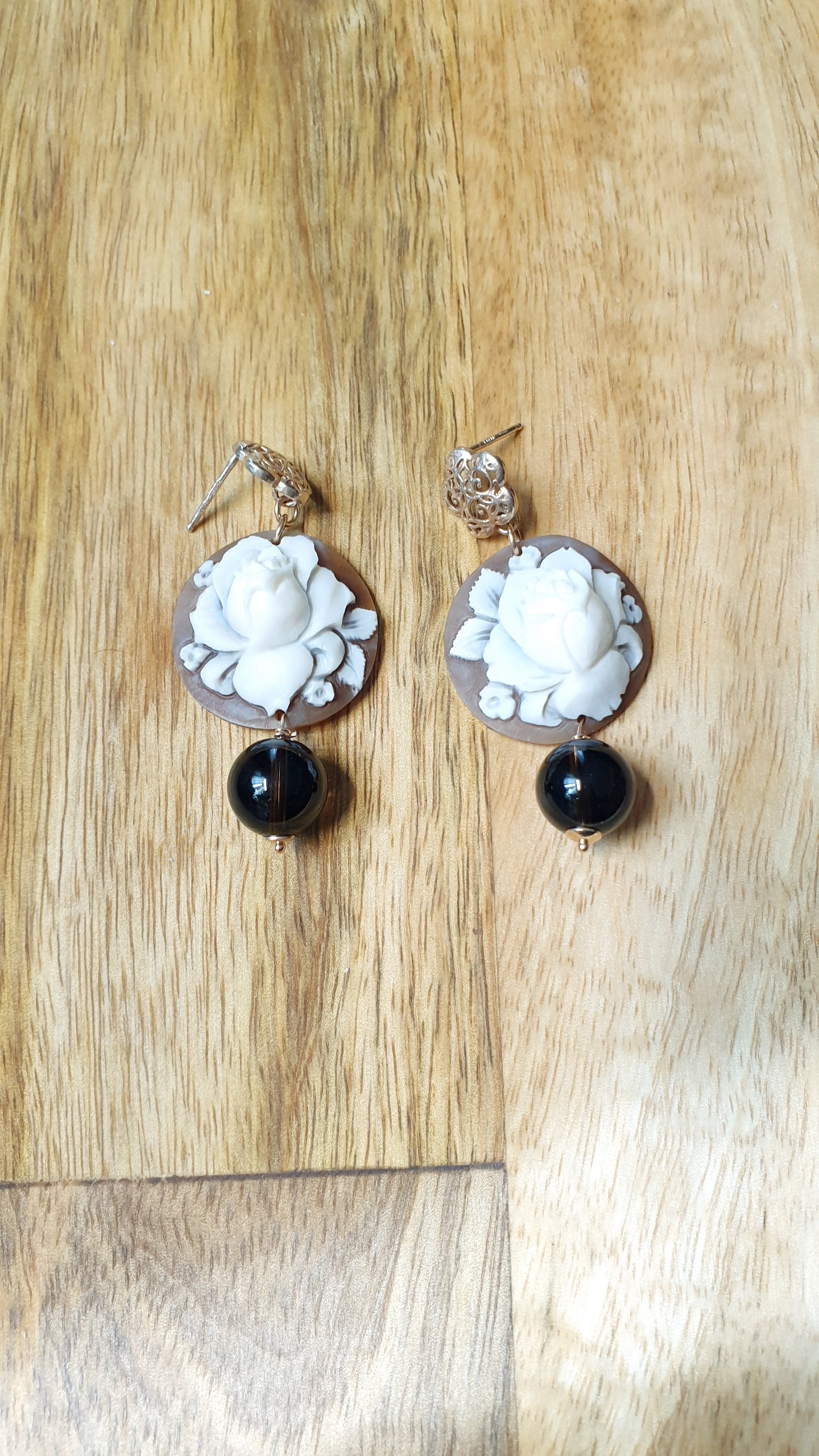 Orecchini in argento con cammei e quarzo fumo