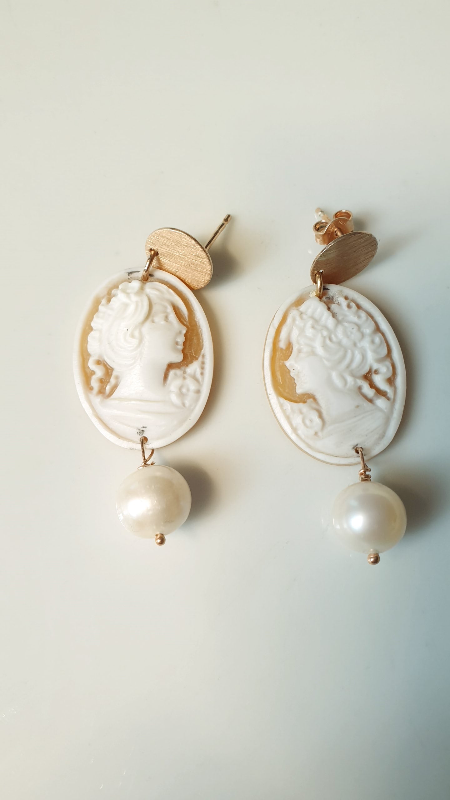 Orecchini in argento con cammeo e perle