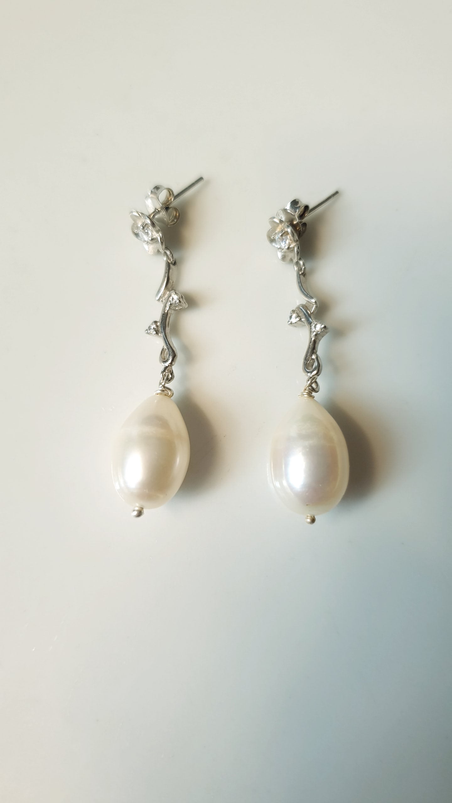 Orecchini in argento e zirconi con perle