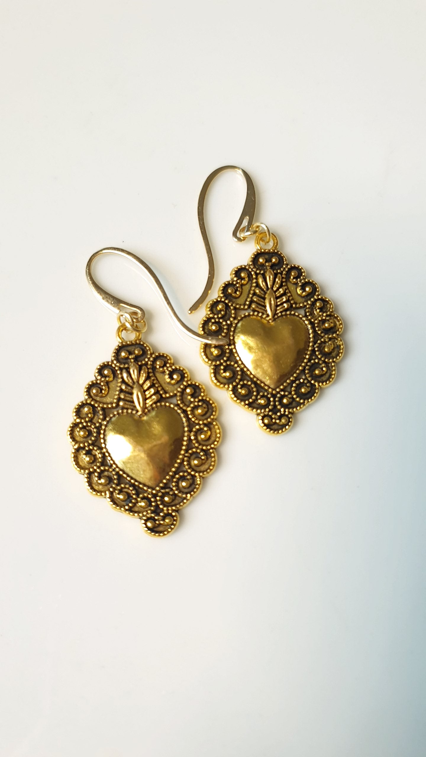 Orecchini cuore sacro in ottone