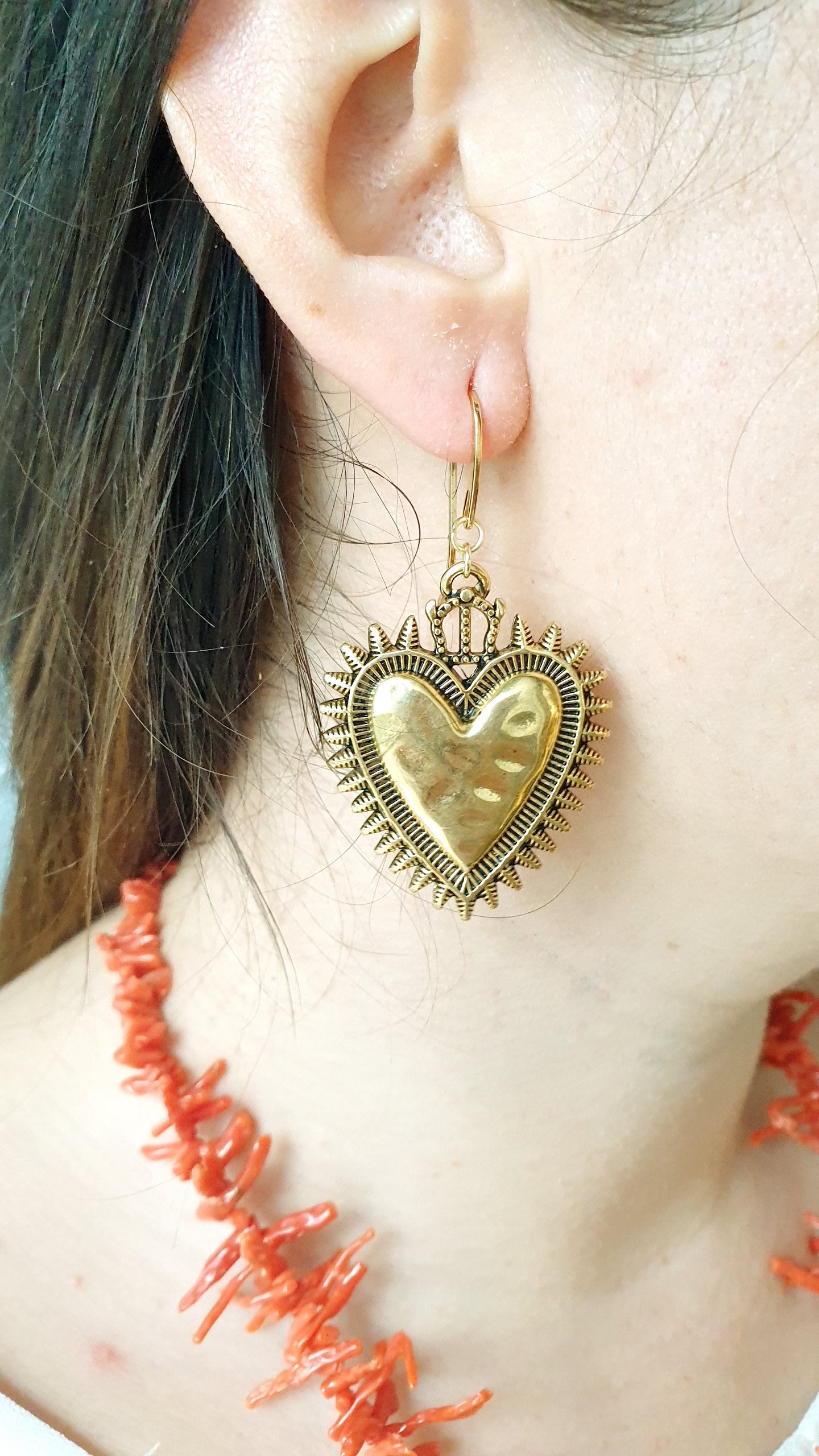 Orecchini in ottone con cuore sacro