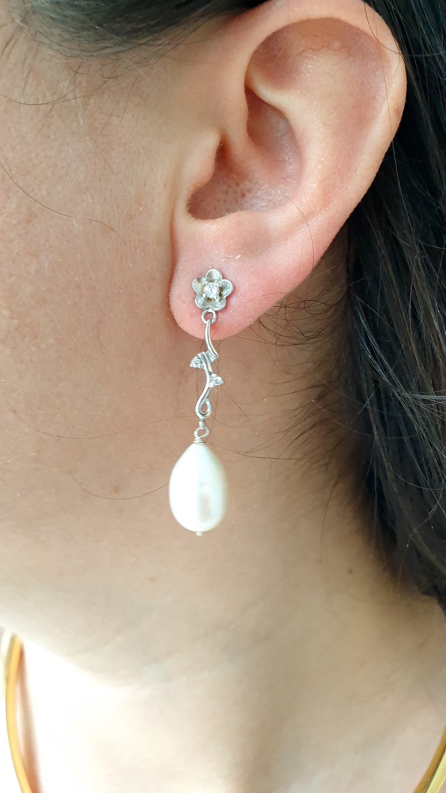 Orecchini in argento e zirconi con perle