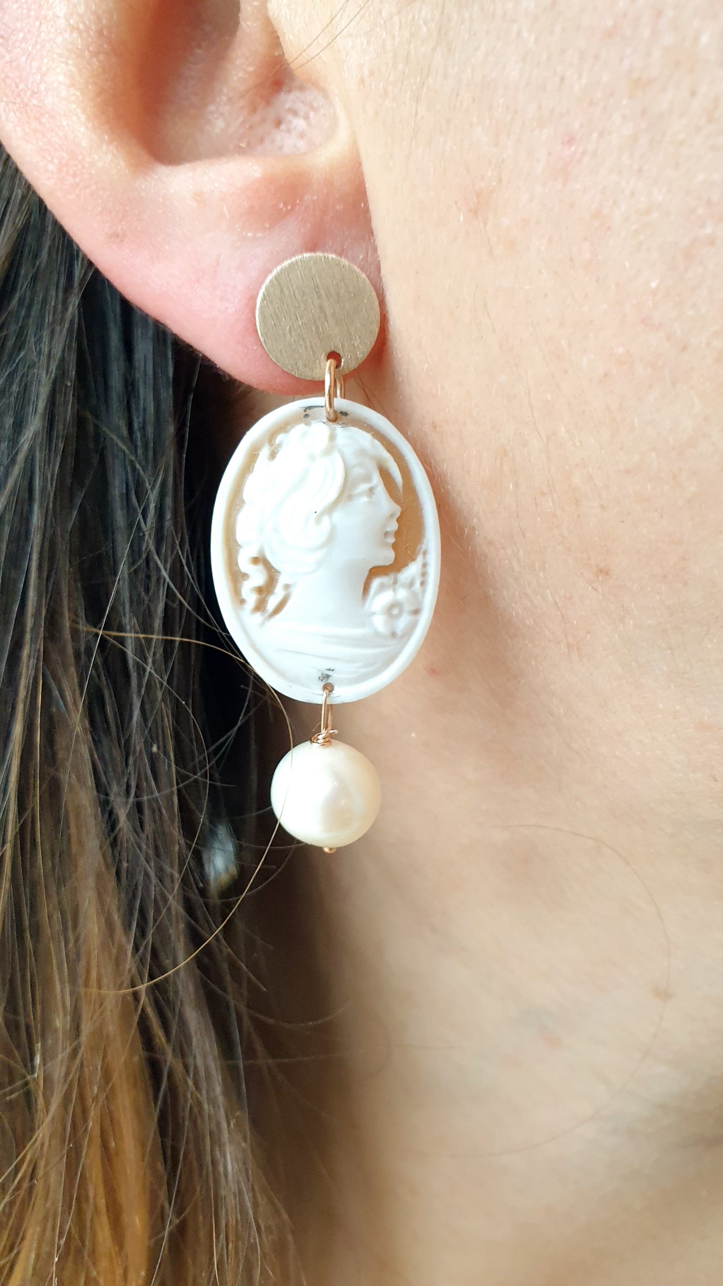 Orecchini in argento con cammeo e perle