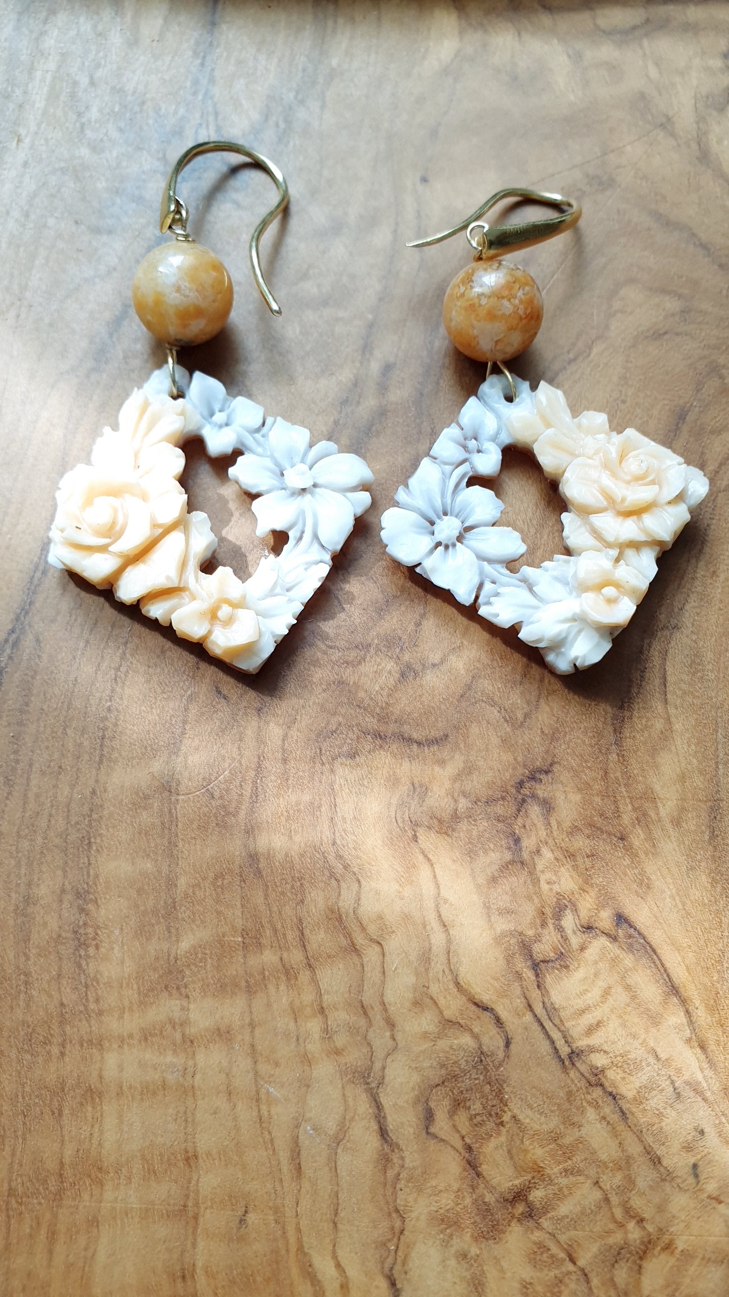 Orecchini in argento con cammei e pietre