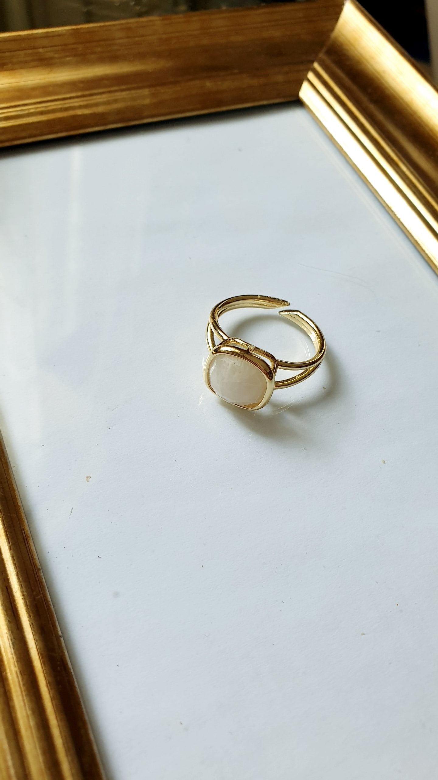 Anello regolabile con pietra di luna